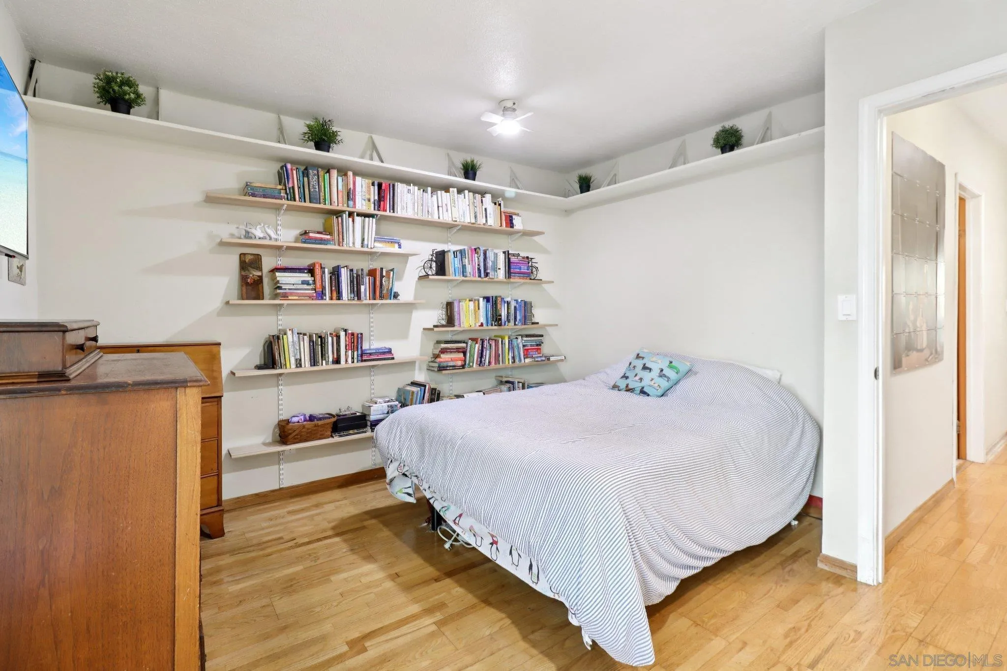 https://cdn.realtyfeed.com/cdn/127/250040697/8edb3600548f4c0b6673d50a6e3770e7.webp