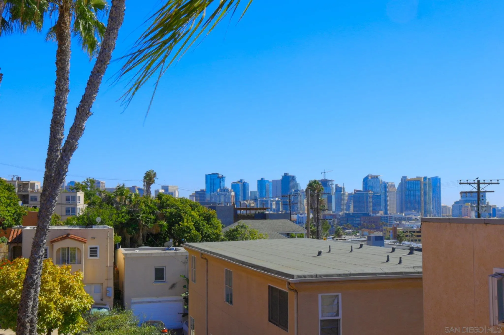 https://cdn.realtyfeed.com/cdn/127/250040700/eb15ba4c55f14cc46bd81c9928ddb9f8.webp