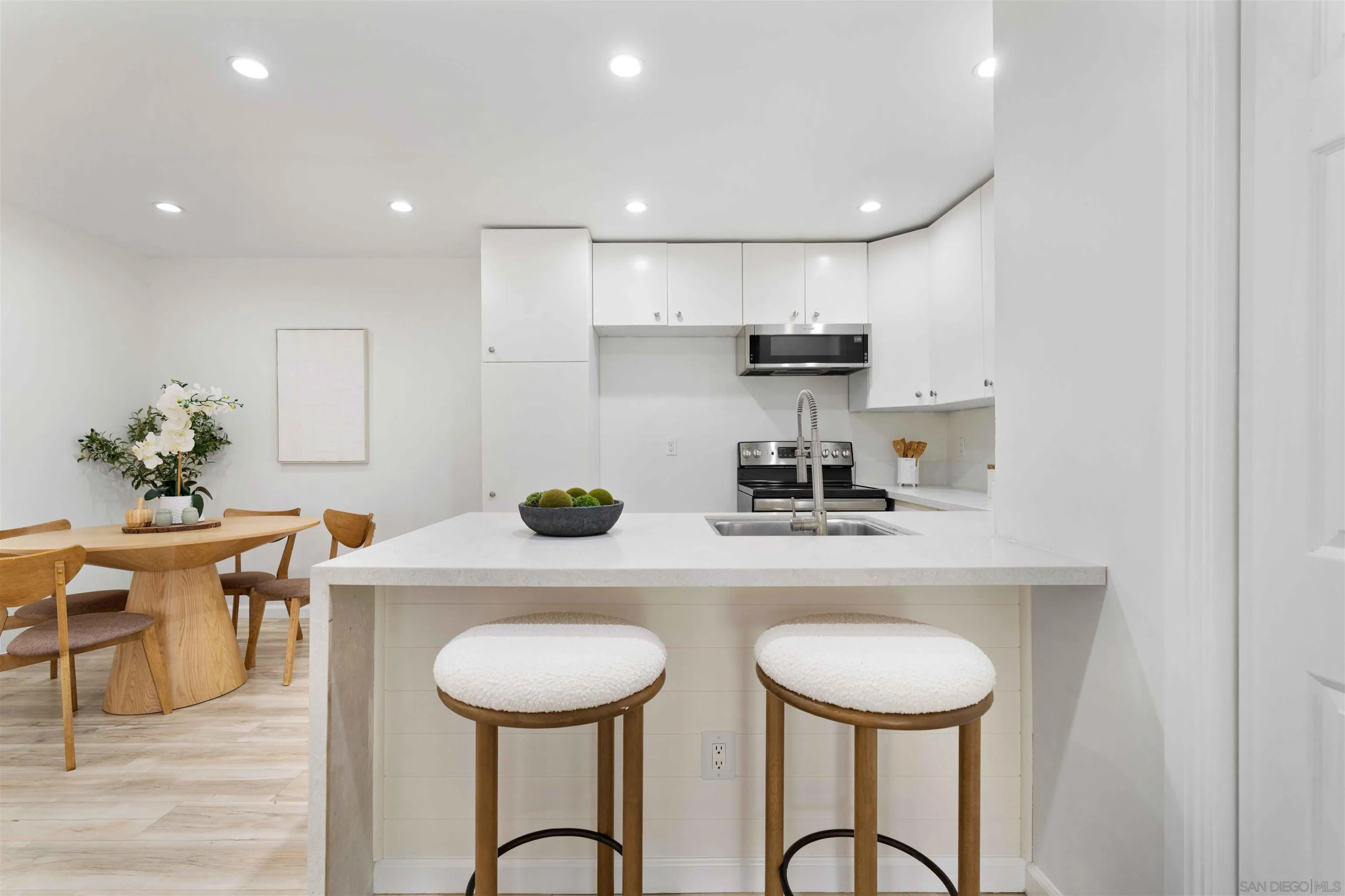 https://cdn.realtyfeed.com/cdn/127/250040708/18049eb50dfd12cefd1698f876bc8c05.webp