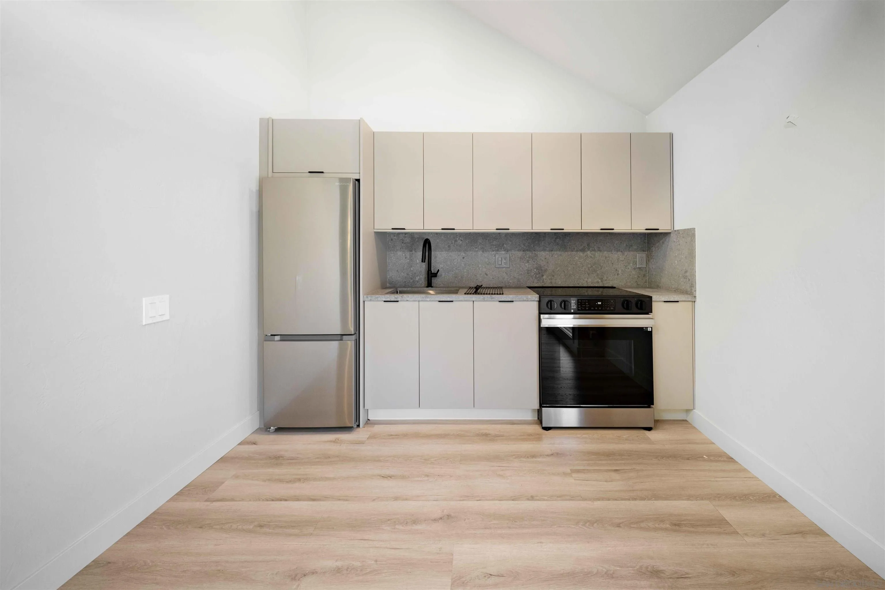 https://cdn.realtyfeed.com/cdn/127/250040708/6600e51fa541d3fb5c8ab80987d9ee25.webp