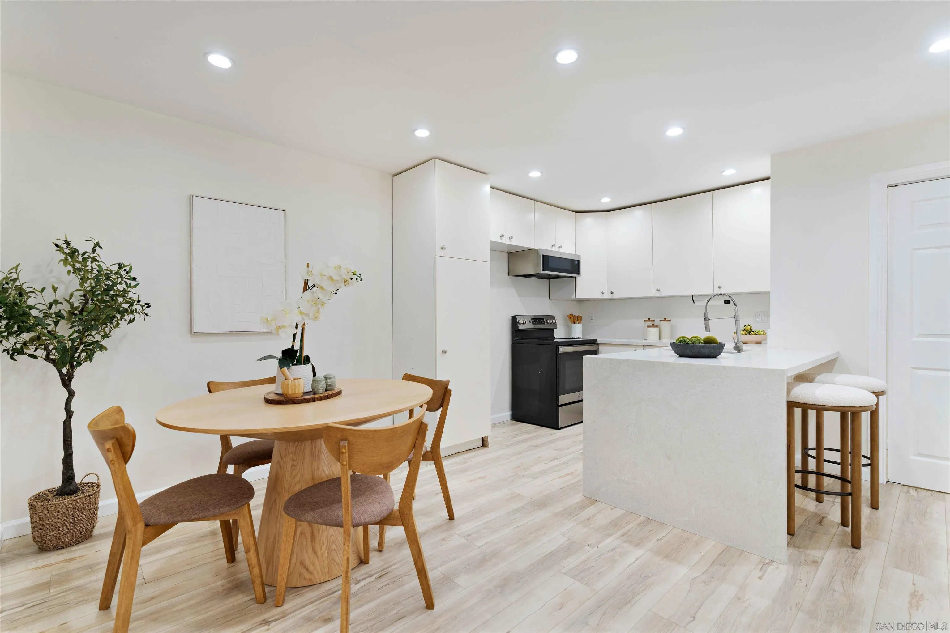 https://cdn.realtyfeed.com/cdn/127/250040708/7dc01ca770e418992d50b0eb8ee5e97b.webp