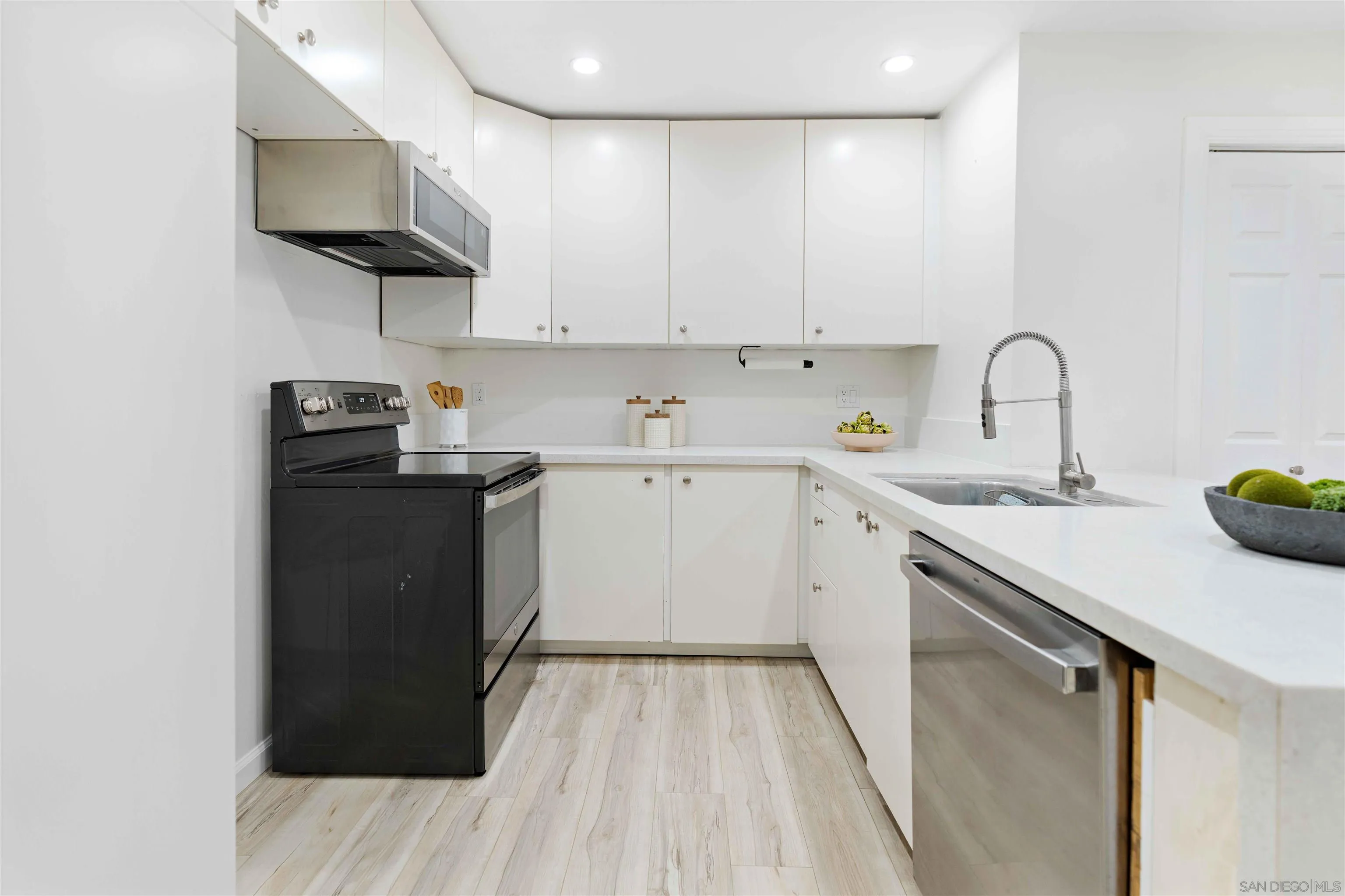 https://cdn.realtyfeed.com/cdn/127/250040708/9c41b76386f973af59d38b32a5ddfb28.webp