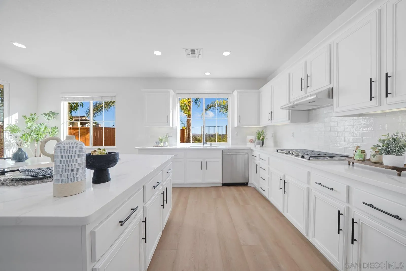 https://cdn.realtyfeed.com/cdn/127/250040716/4afdf724424363c548b74ef7db5d81b4.webp