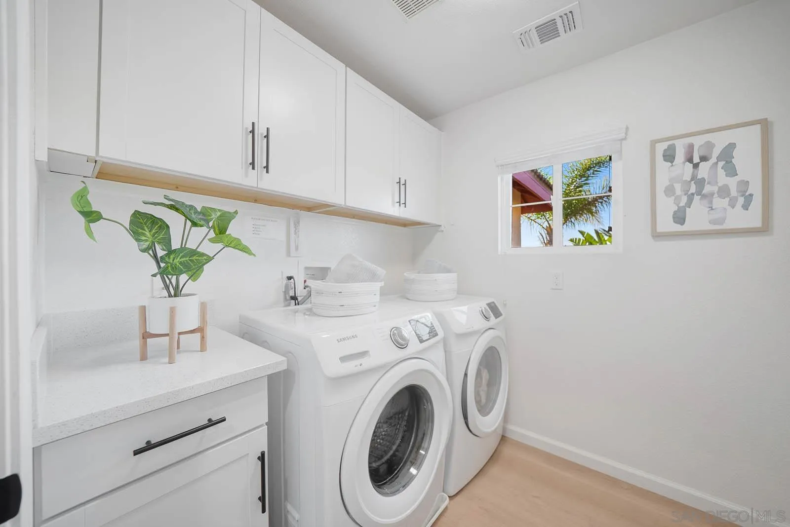 https://cdn.realtyfeed.com/cdn/127/250040716/ac07493391dd5046fd33c26a7f30e4e7.webp