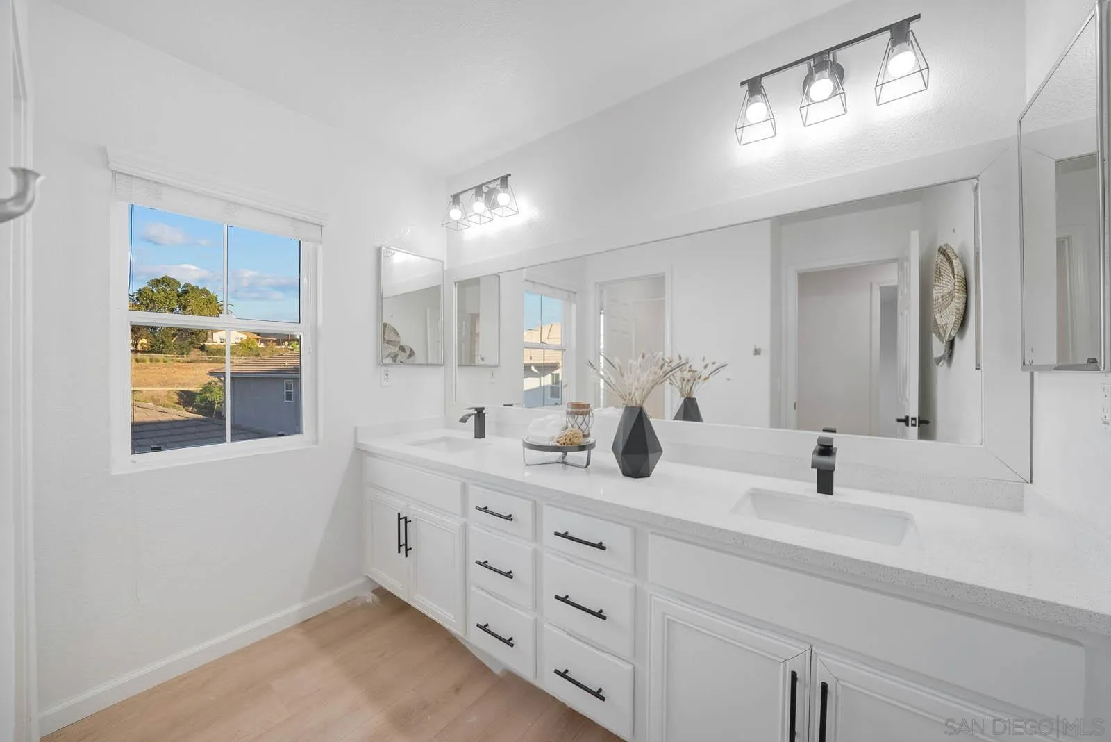 https://cdn.realtyfeed.com/cdn/127/250040716/faa14f844d8d2ba75c29966c7db67452.webp