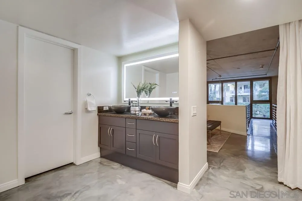https://cdn.realtyfeed.com/cdn/127/250040717/060ede9a5f205f005a830d820e9b1f08.webp