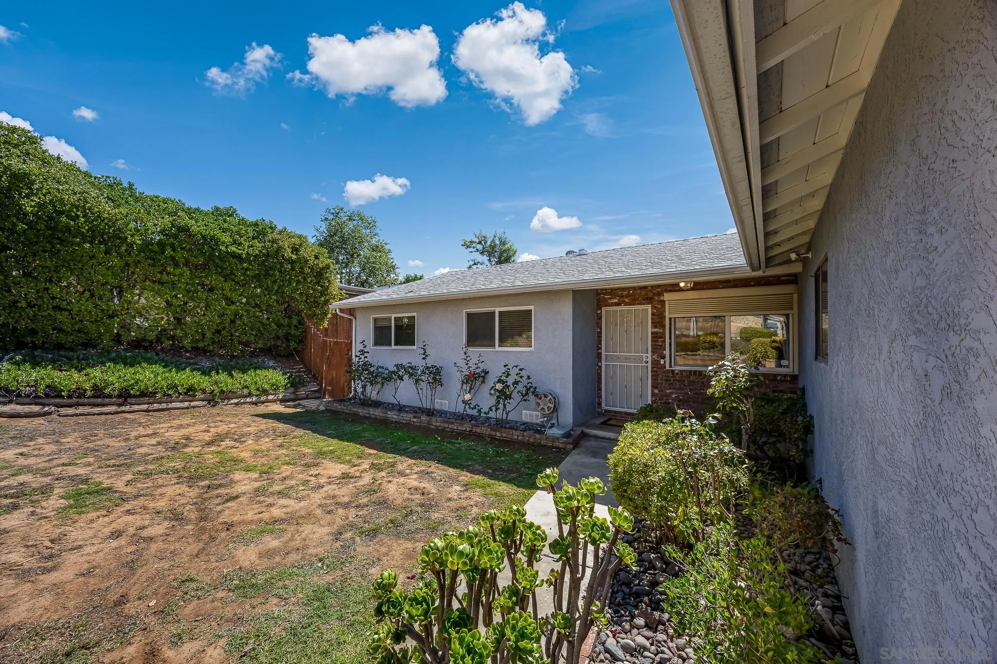 https://cdn.realtyfeed.com/cdn/127/250040734/1dba7b6b9501ebd018bef7e56527ff70.webp