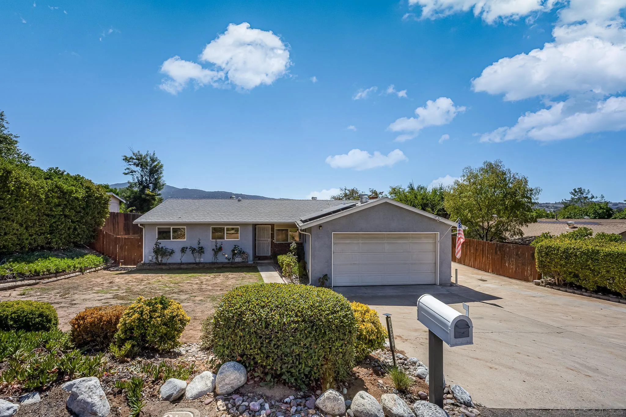 https://cdn.realtyfeed.com/cdn/127/250040734/6f14d6314f906f0cf9edafa4989b1e0b.webp