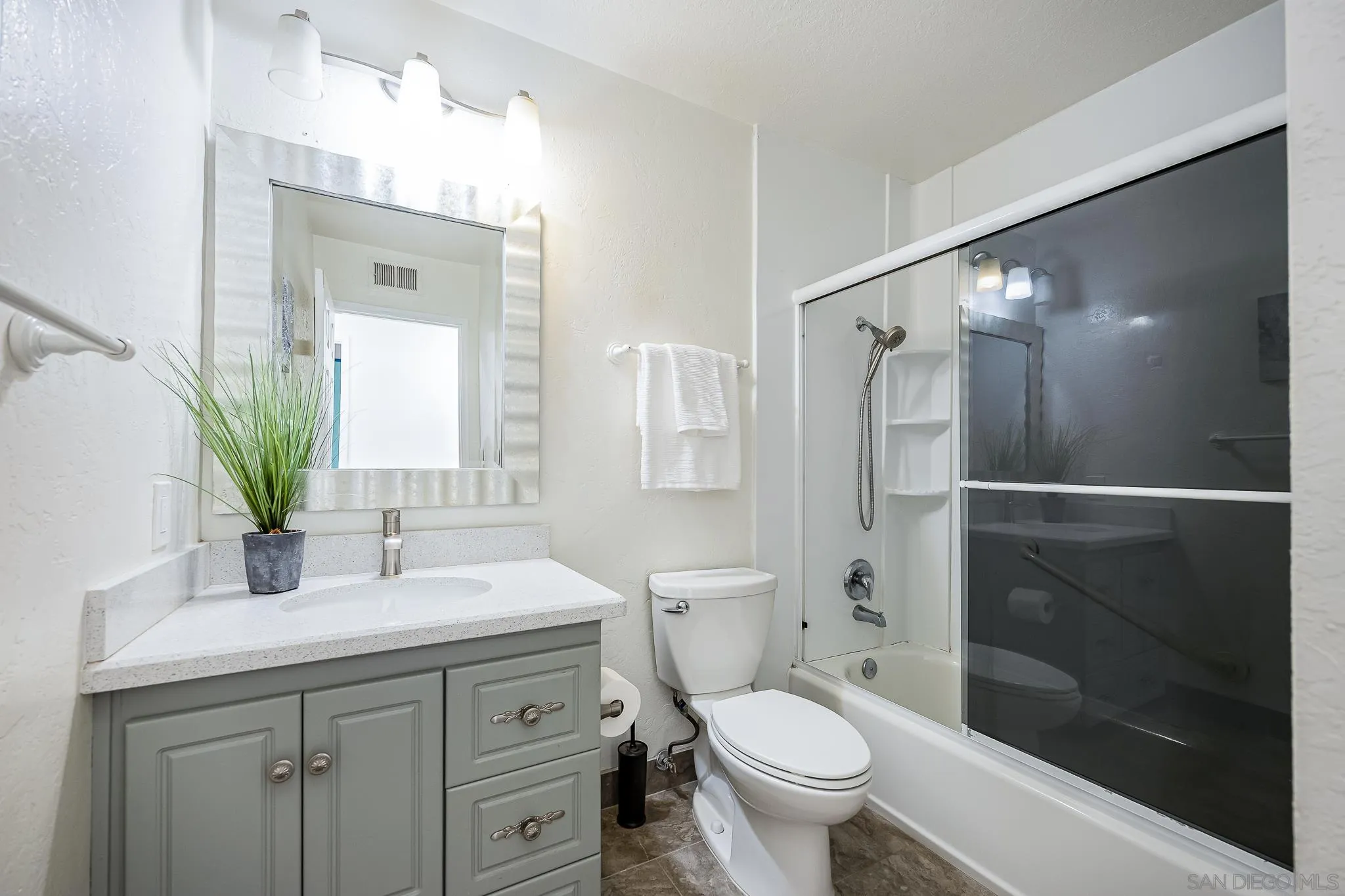 https://cdn.realtyfeed.com/cdn/127/250040734/cd4f4f82f3543c02b96dfb6cce5e0d7e.webp