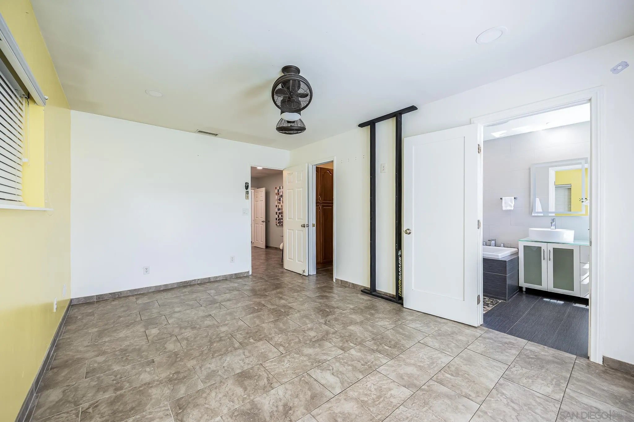 https://cdn.realtyfeed.com/cdn/127/250040734/e52c7bd580507683f88e5c11f206caec.webp