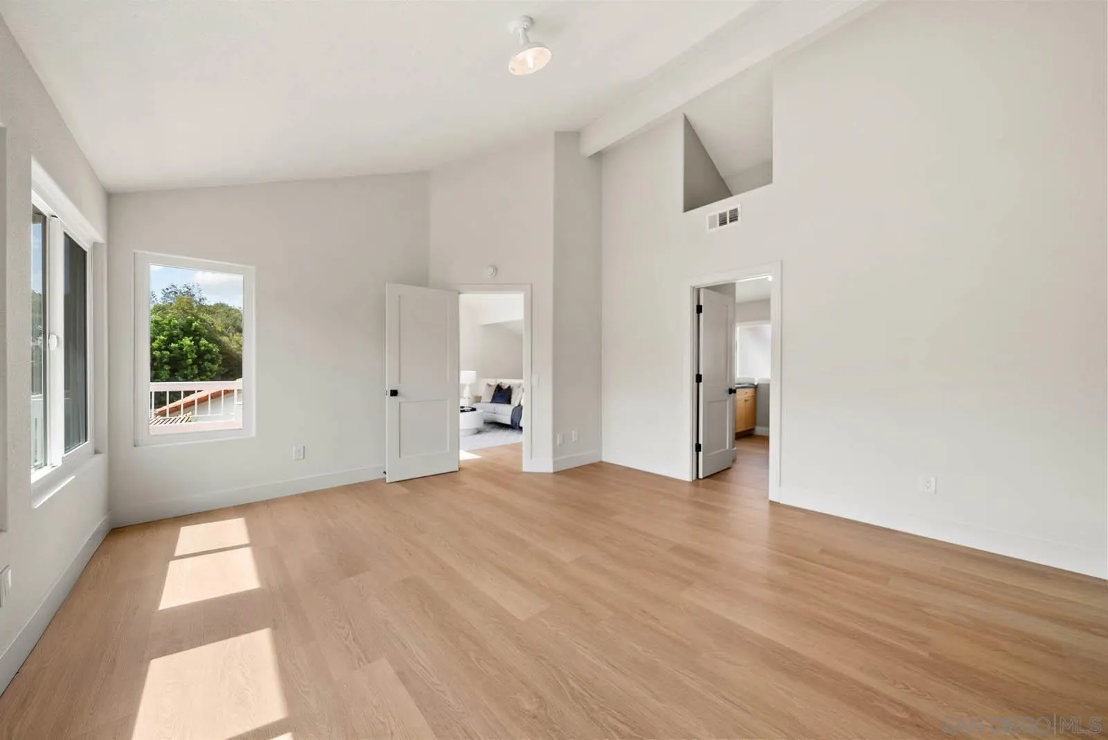 https://cdn.realtyfeed.com/cdn/127/250040747/3a84d40b897d820da4d960424d4351c5.webp