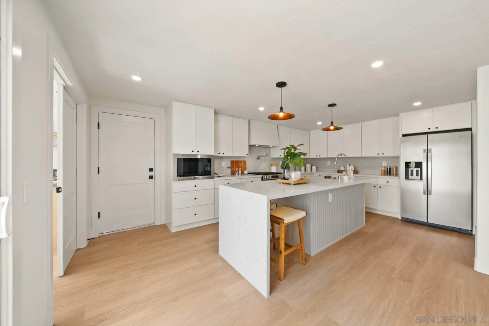 https://cdn.realtyfeed.com/cdn/127/250040747/619401a4a31754d69bfebf41cd0ac527.webp
