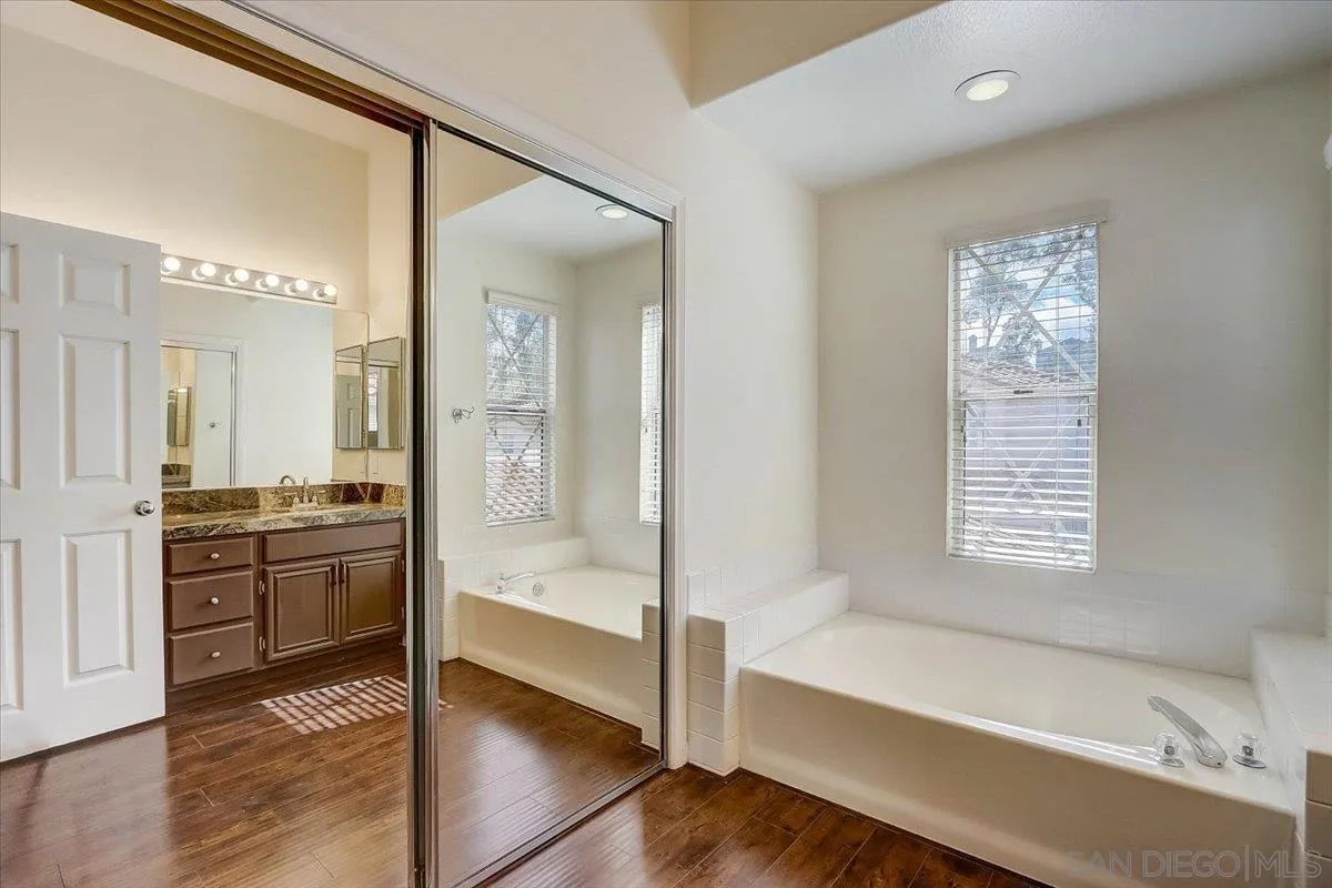 https://cdn.realtyfeed.com/cdn/127/250040749/7edfdfee802e640bddc50163c54653c0.webp