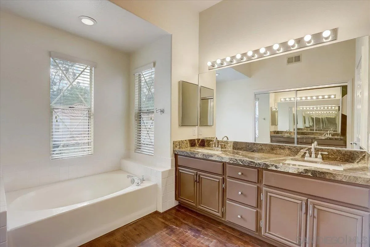 https://cdn.realtyfeed.com/cdn/127/250040749/ce91f0c6ae5d829a722cc4b0ea8c8547.webp