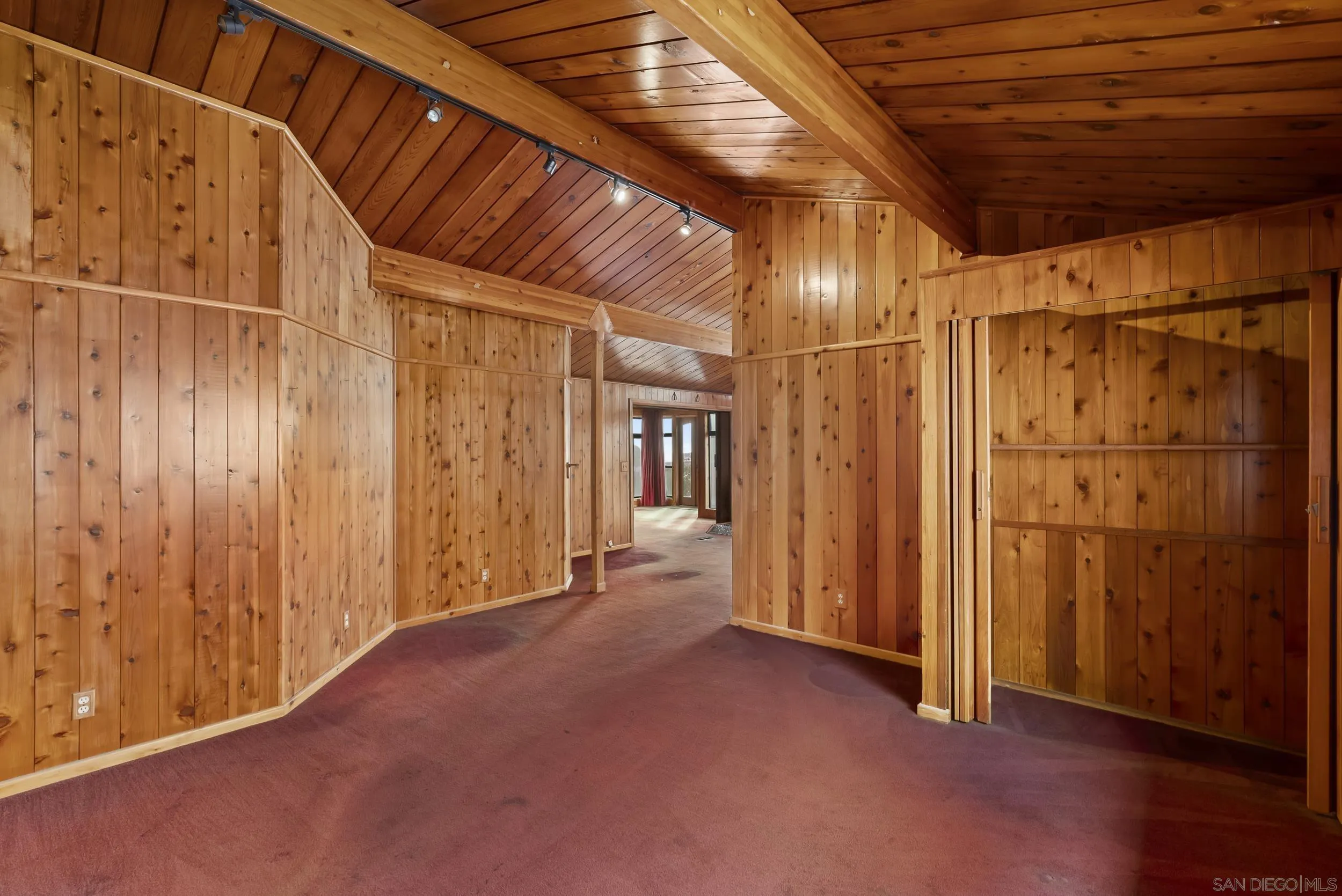 https://cdn.realtyfeed.com/cdn/127/250040756/5eb17e4835bed7345d94dd24adb54278.webp