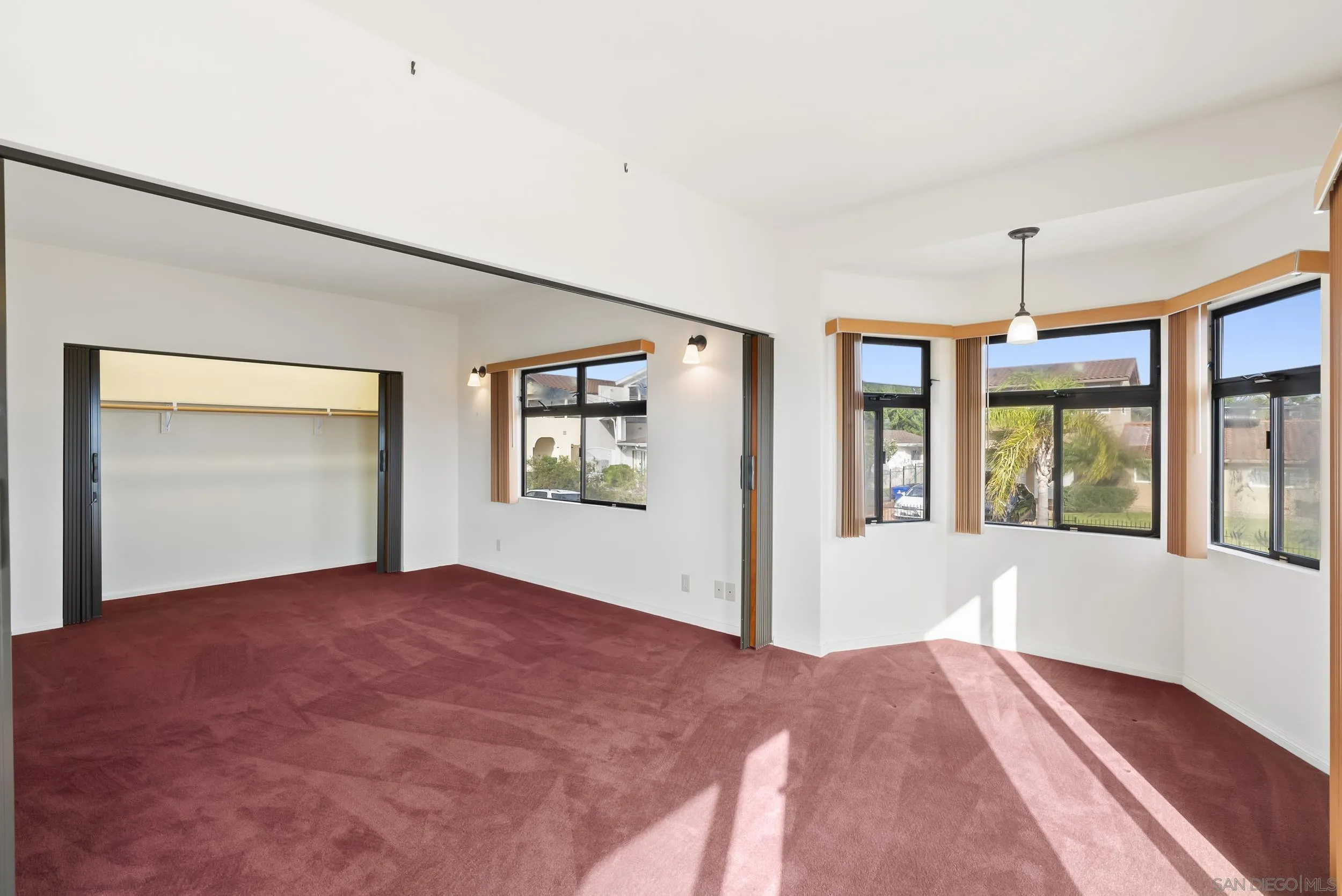 https://cdn.realtyfeed.com/cdn/127/250040756/6329a8188cc8fa923133669af9131e30.webp