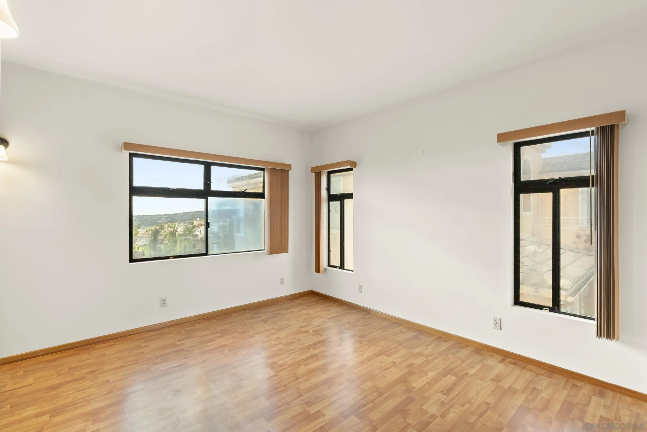 https://cdn.realtyfeed.com/cdn/127/250040756/6b94c9e7a7256dc7b19c75b561551af1.webp