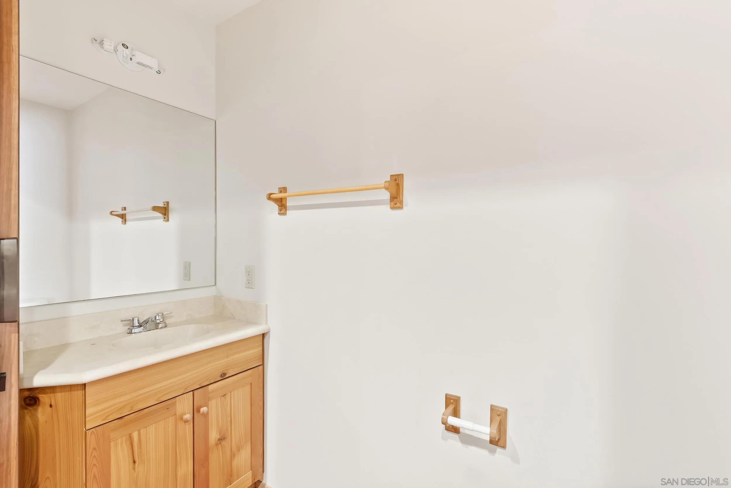 https://cdn.realtyfeed.com/cdn/127/250040756/da5c7e44cc598ea8ef07ef3bce642c6a.webp