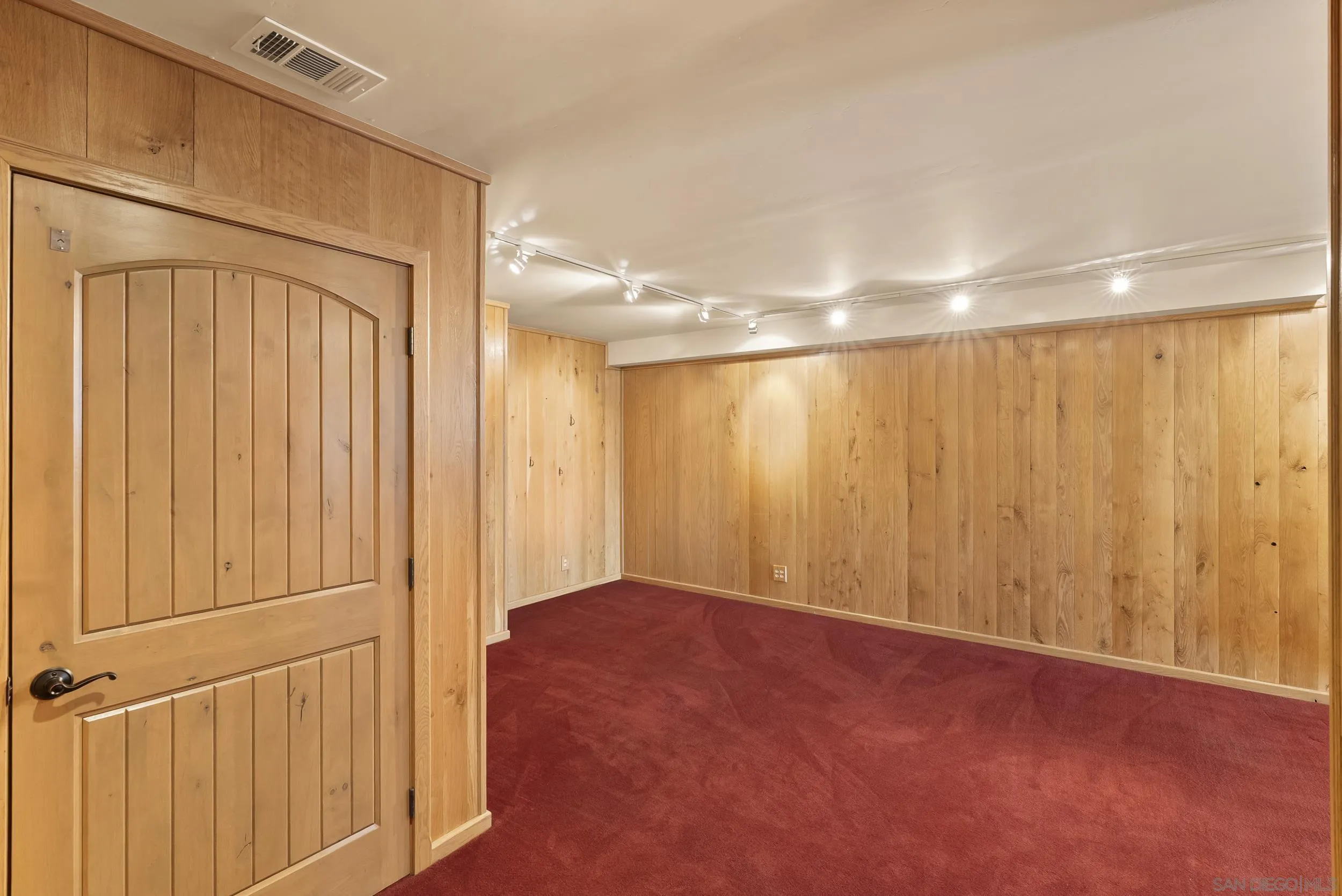 https://cdn.realtyfeed.com/cdn/127/250040756/e12694564c7973ee9ad6ffc283a0b31f.webp