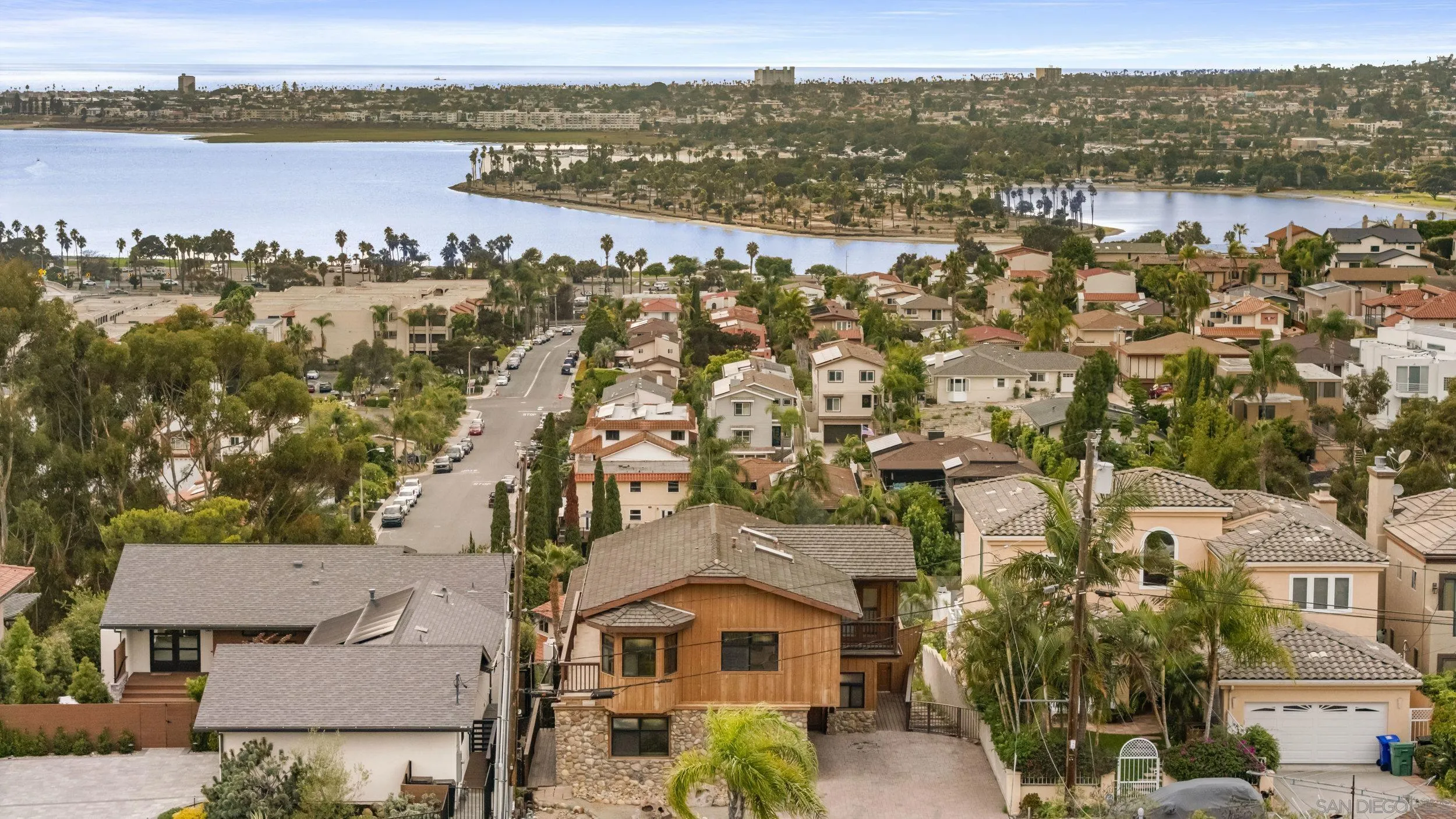 https://cdn.realtyfeed.com/cdn/127/250040756/f6e34c05356b0a591c337ba6955fa655.webp