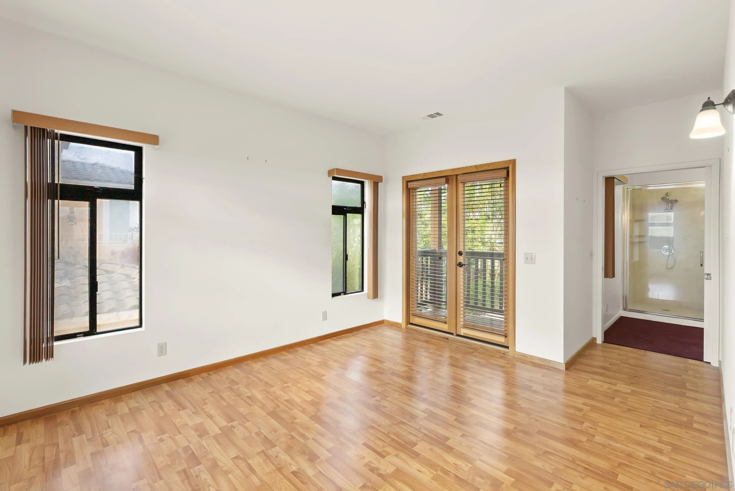 https://cdn.realtyfeed.com/cdn/127/250040756/ff6f314e2060604dc06f40eeb7a69c04.webp