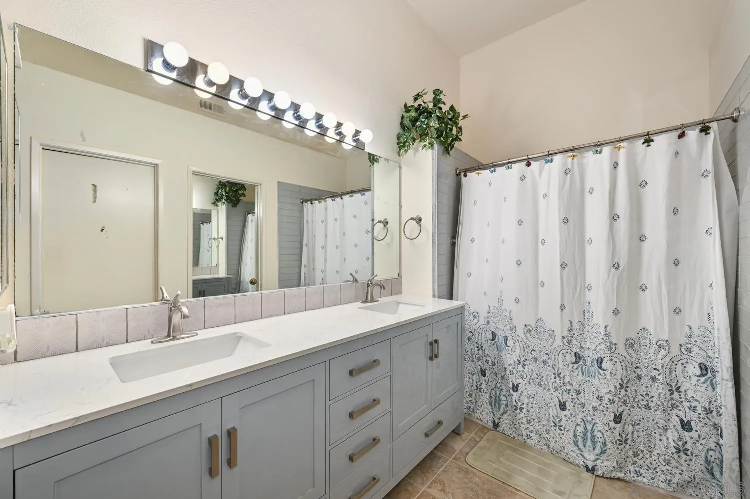 Photo #6: 250040761 Listing 