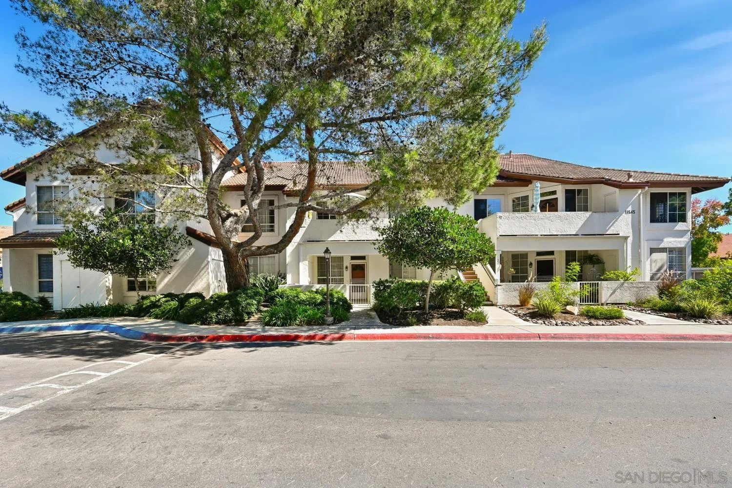 https://cdn.realtyfeed.com/cdn/127/250040761/6a50df3c8da7854f0d07e64afe1fd753.webp