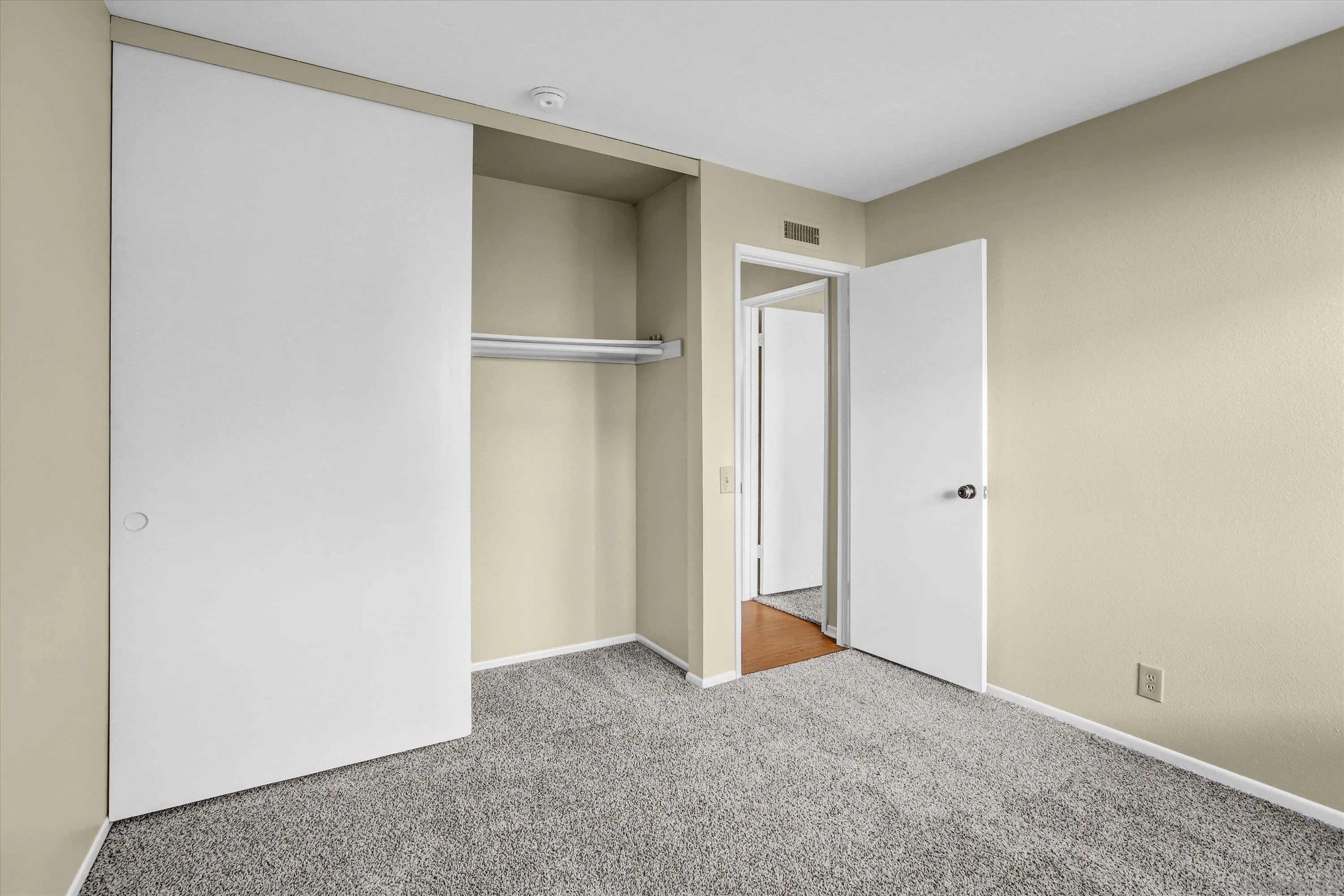 https://cdn.realtyfeed.com/cdn/127/250040771/61d774409f41bab4d9bab0e622106f46.webp