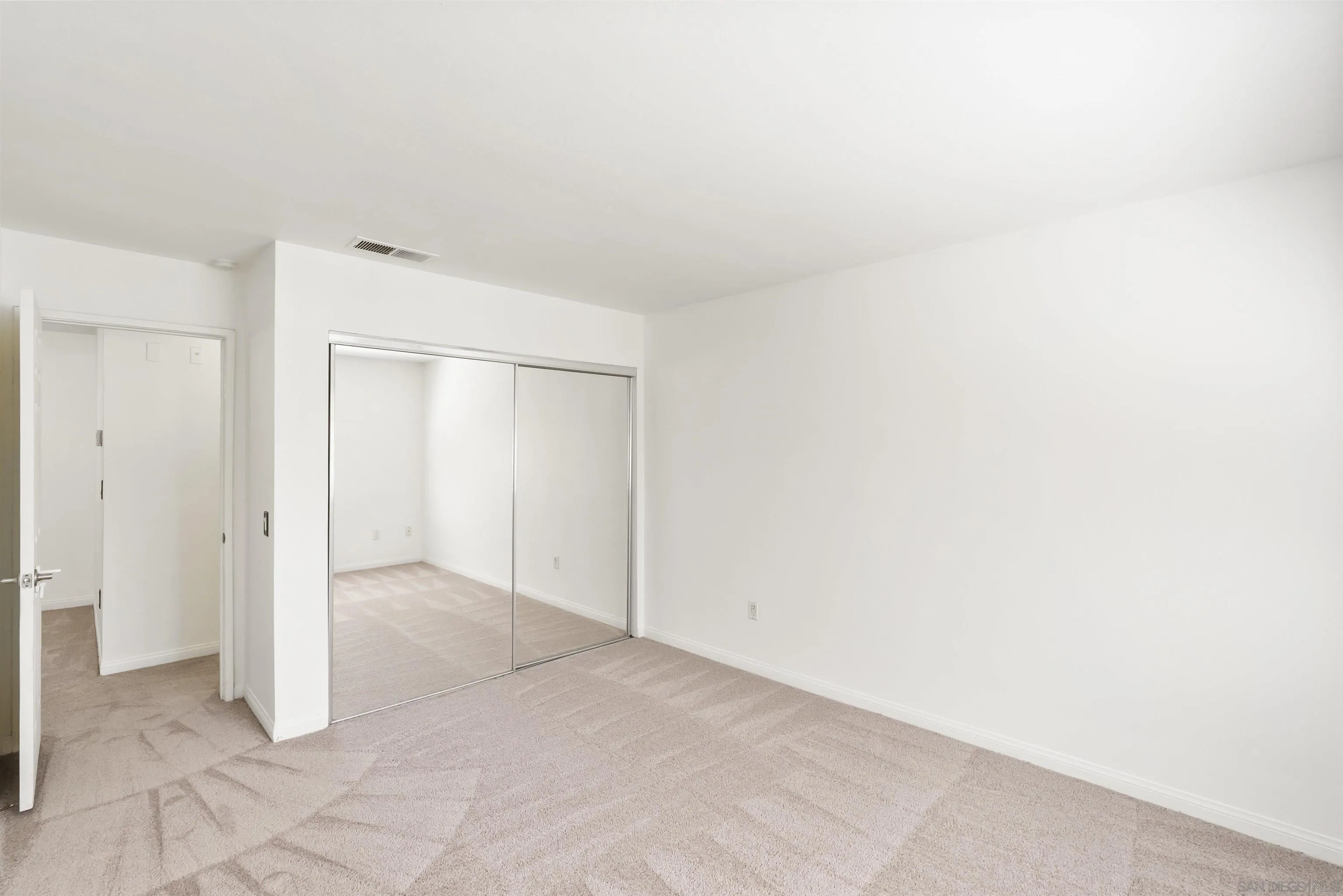 Photo #4: 250040775 Listing: Photo #4