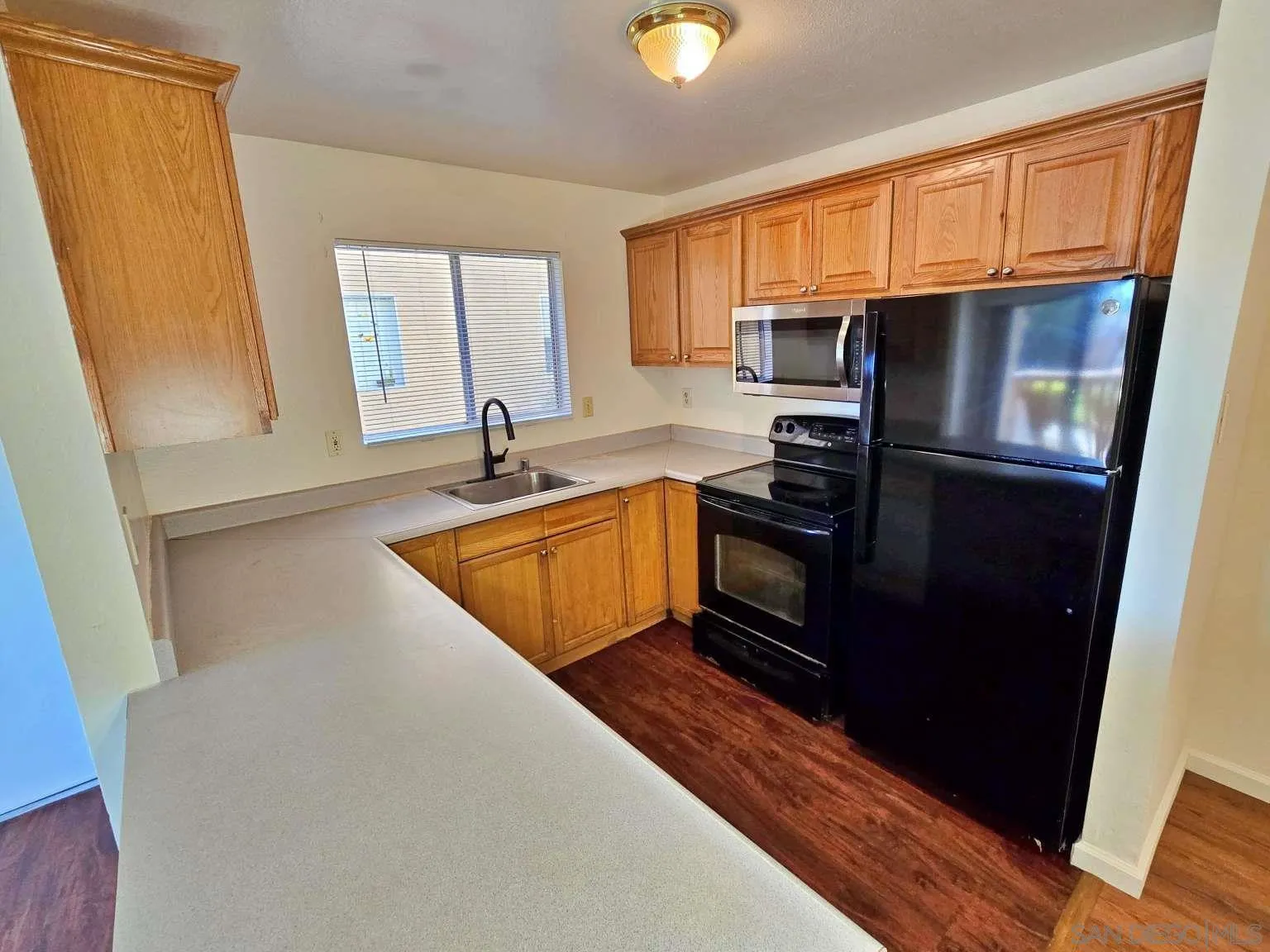 https://cdn.realtyfeed.com/cdn/127/250040777/52b1e51be9164e9ea0bb154d0d5b8bc5.webp