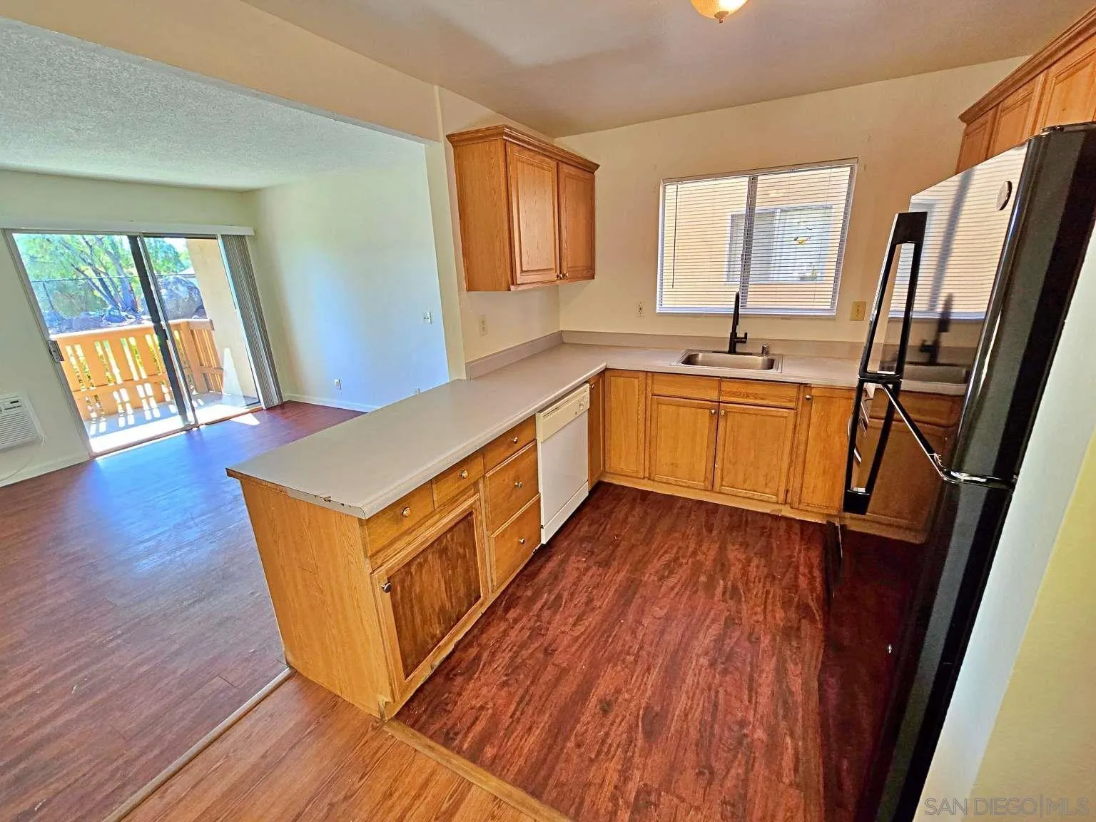 https://cdn.realtyfeed.com/cdn/127/250040777/a1bd0070a7d0c05f73aa6bb01621f0db.webp
