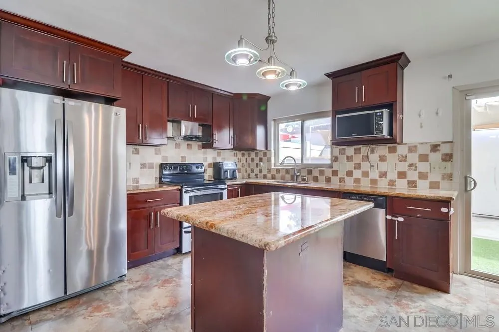 https://cdn.realtyfeed.com/cdn/127/250040778/aa4adcabcad7fdea0108a3c48007c140.webp