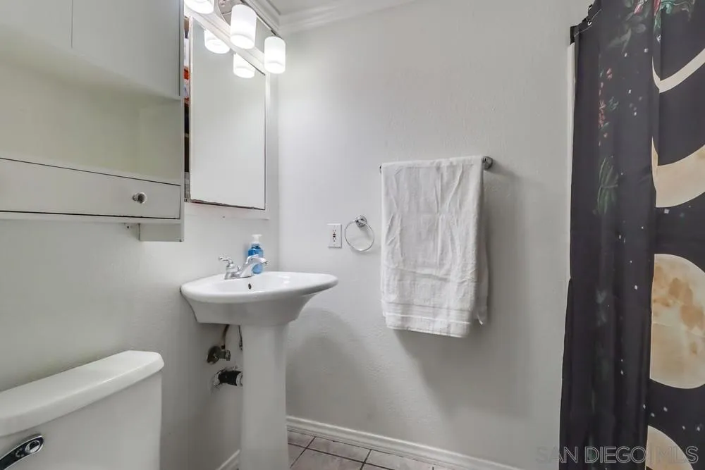 https://cdn.realtyfeed.com/cdn/127/250040778/dfdb88cde13a80e889db2808d8f29ca6.webp