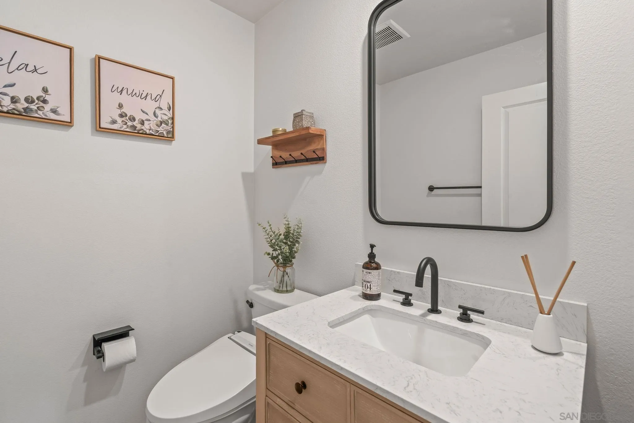 https://cdn.realtyfeed.com/cdn/127/250040785/47580f8d24e1651a912212242256ec2c.webp