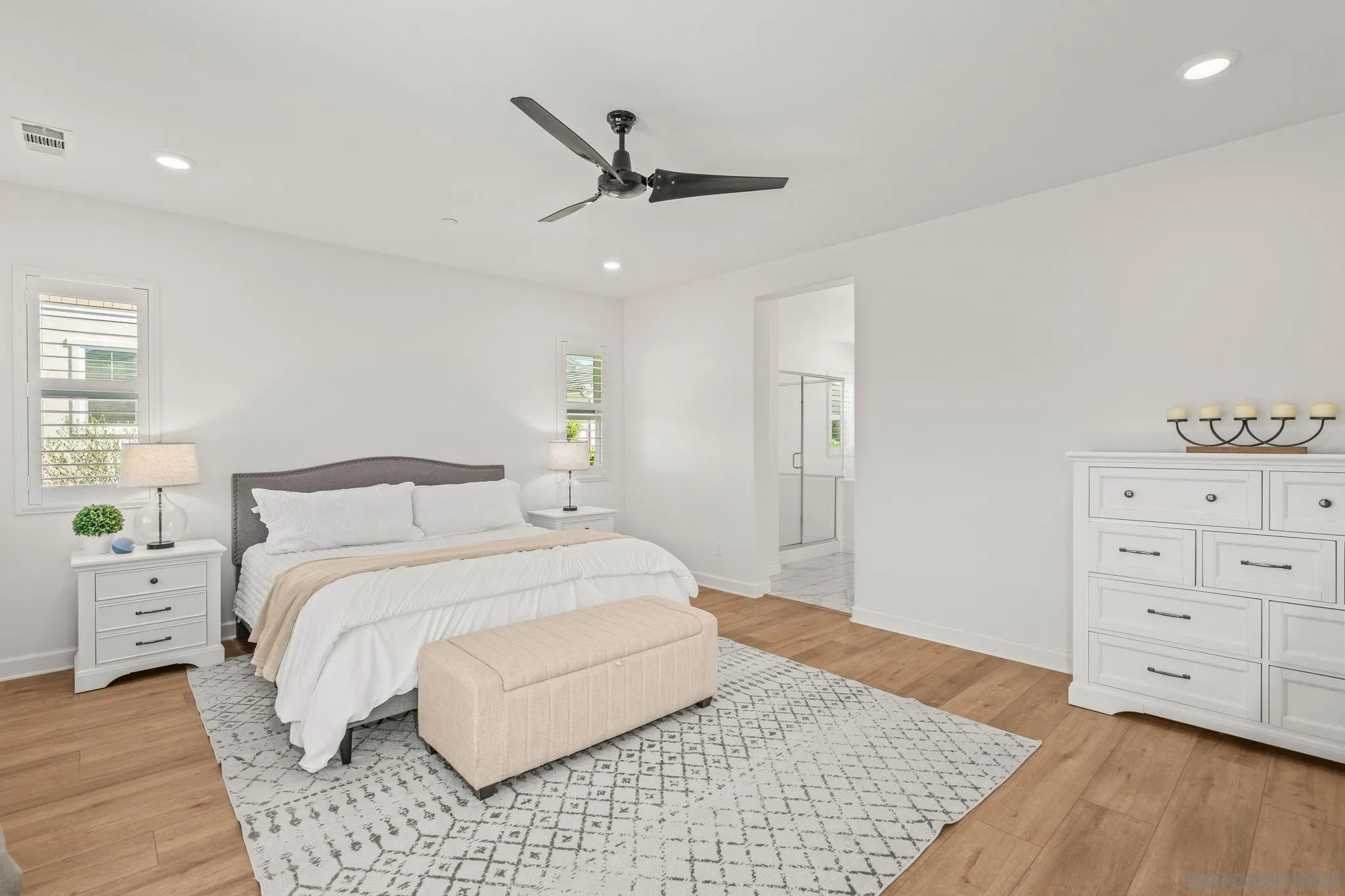 https://cdn.realtyfeed.com/cdn/127/250040785/795b83e69523b30d07890ec43b8e3d24.webp