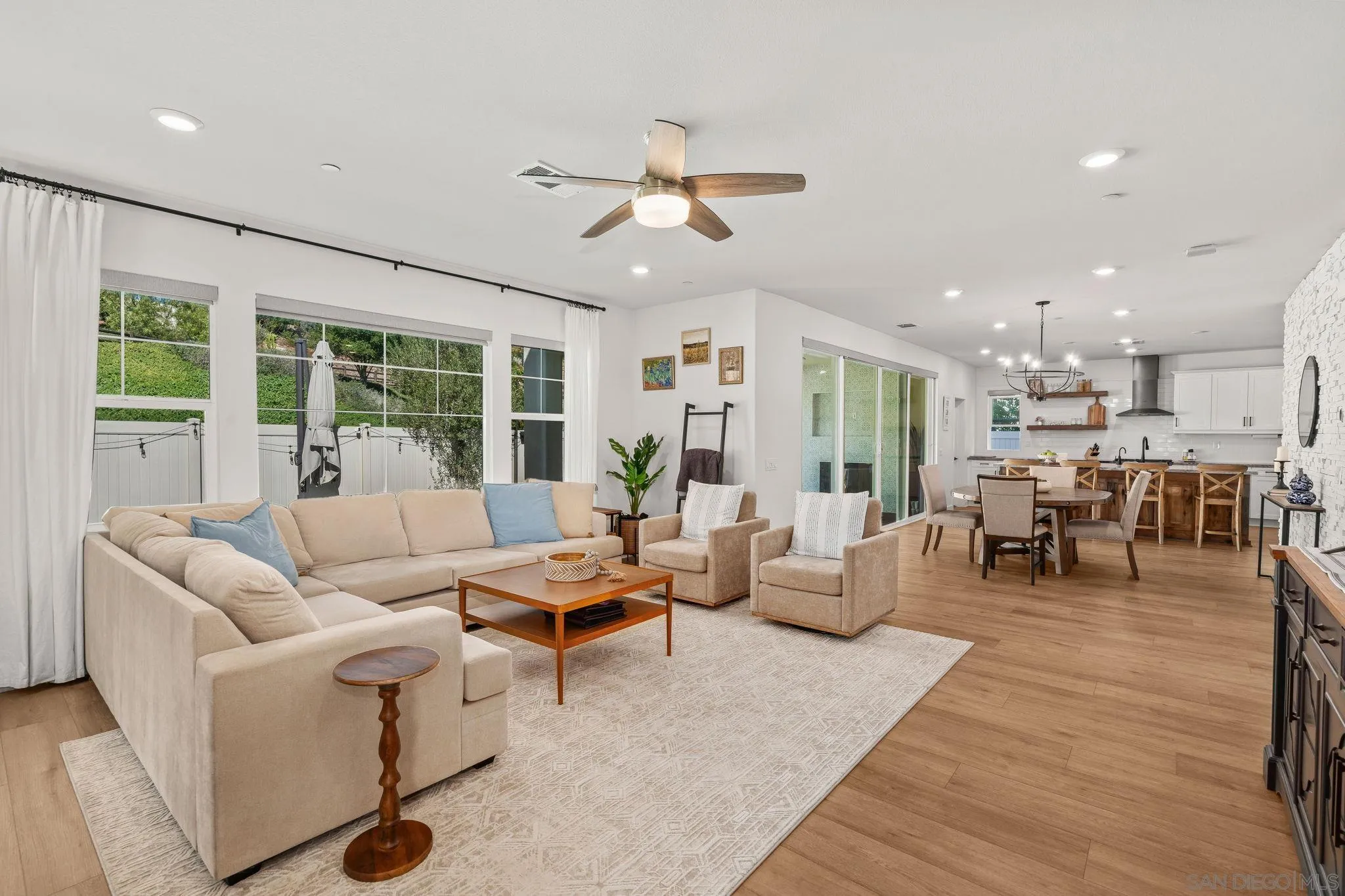 https://cdn.realtyfeed.com/cdn/127/250040785/82d6ff0861ef6e906cc113d0b7965d55.webp