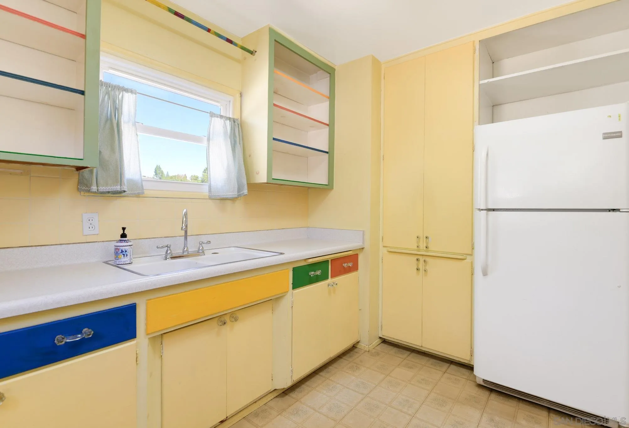 https://cdn.realtyfeed.com/cdn/127/250040786/0e762682e49d9824f31dd2cf0e338a65.webp