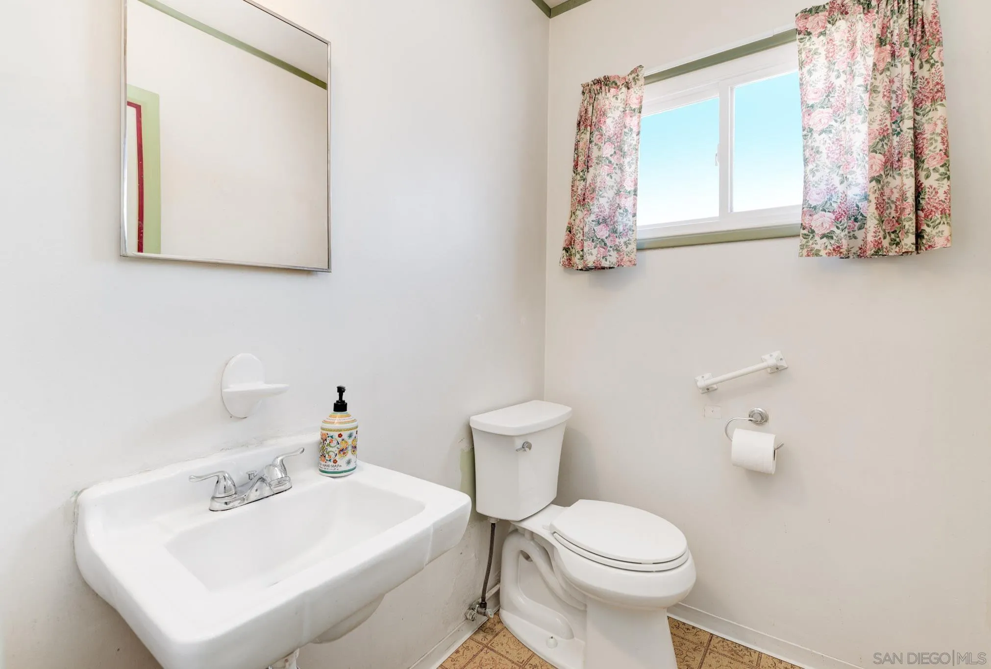 https://cdn.realtyfeed.com/cdn/127/250040786/2360f822c8131fa9ab6d6e2c25a077ce.webp