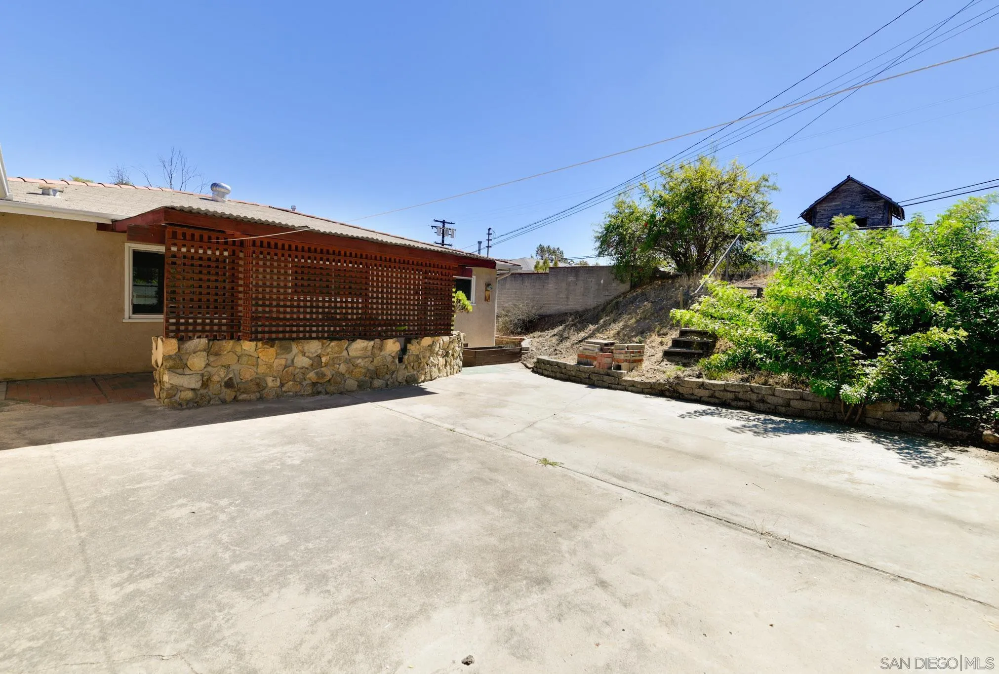 https://cdn.realtyfeed.com/cdn/127/250040786/a7b353a1f67a84b4e5a58eb33145c8bf.webp