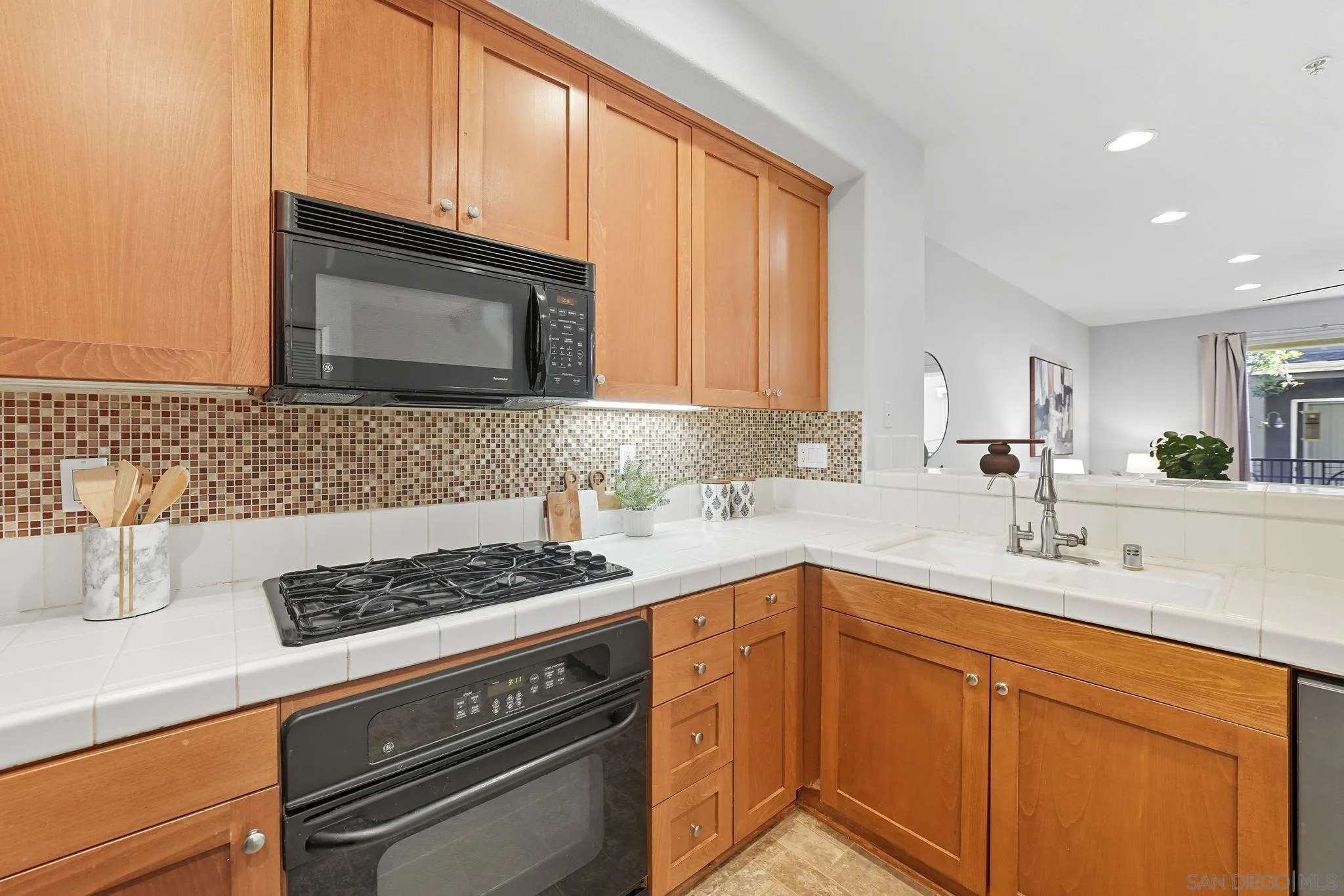 https://cdn.realtyfeed.com/cdn/127/250040789/71e16f6f56ca7887a0da9fa401dbe85a.webp