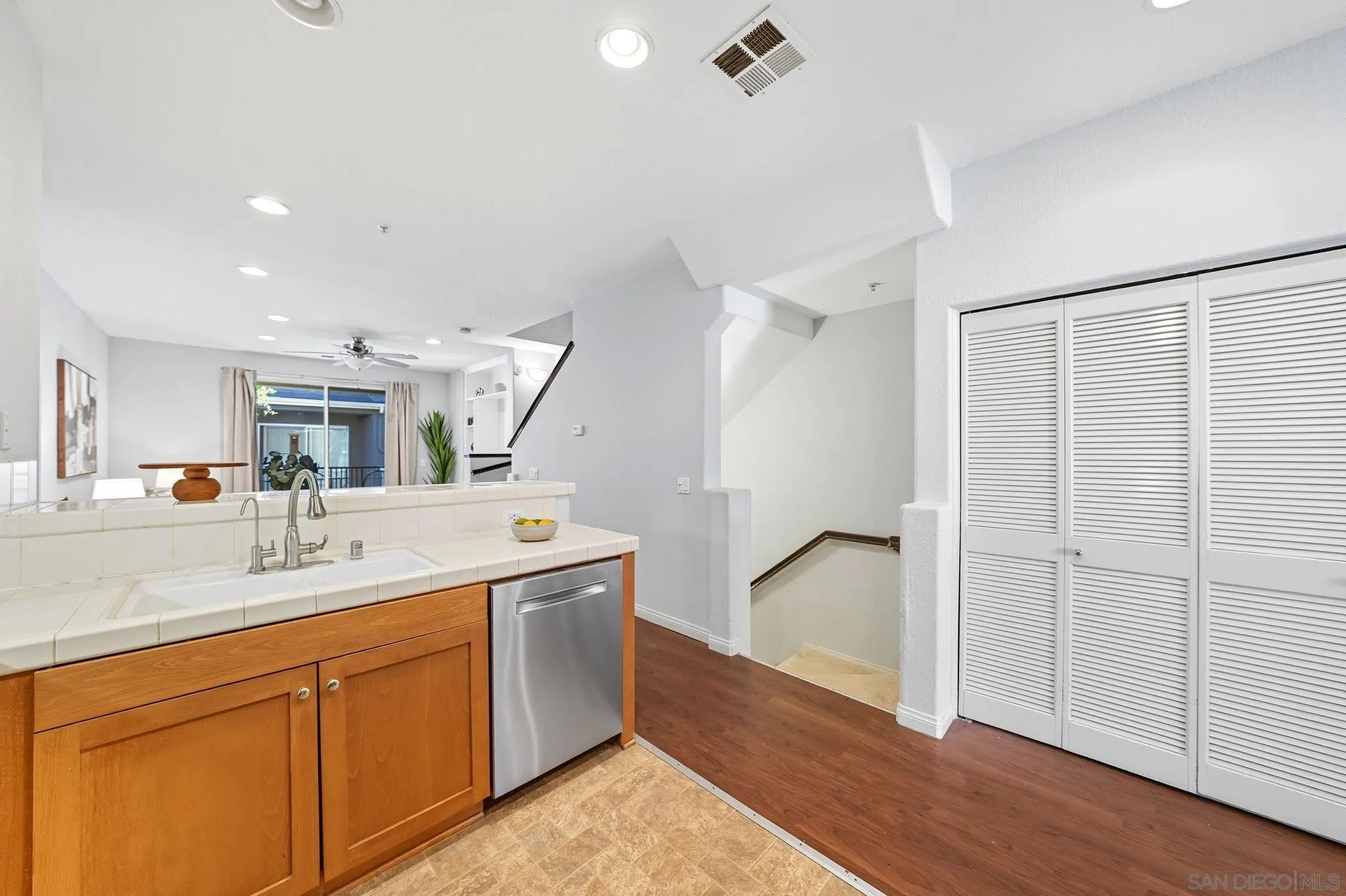 https://cdn.realtyfeed.com/cdn/127/250040789/8b196be55419c413bcdce5adc0774d2a.webp