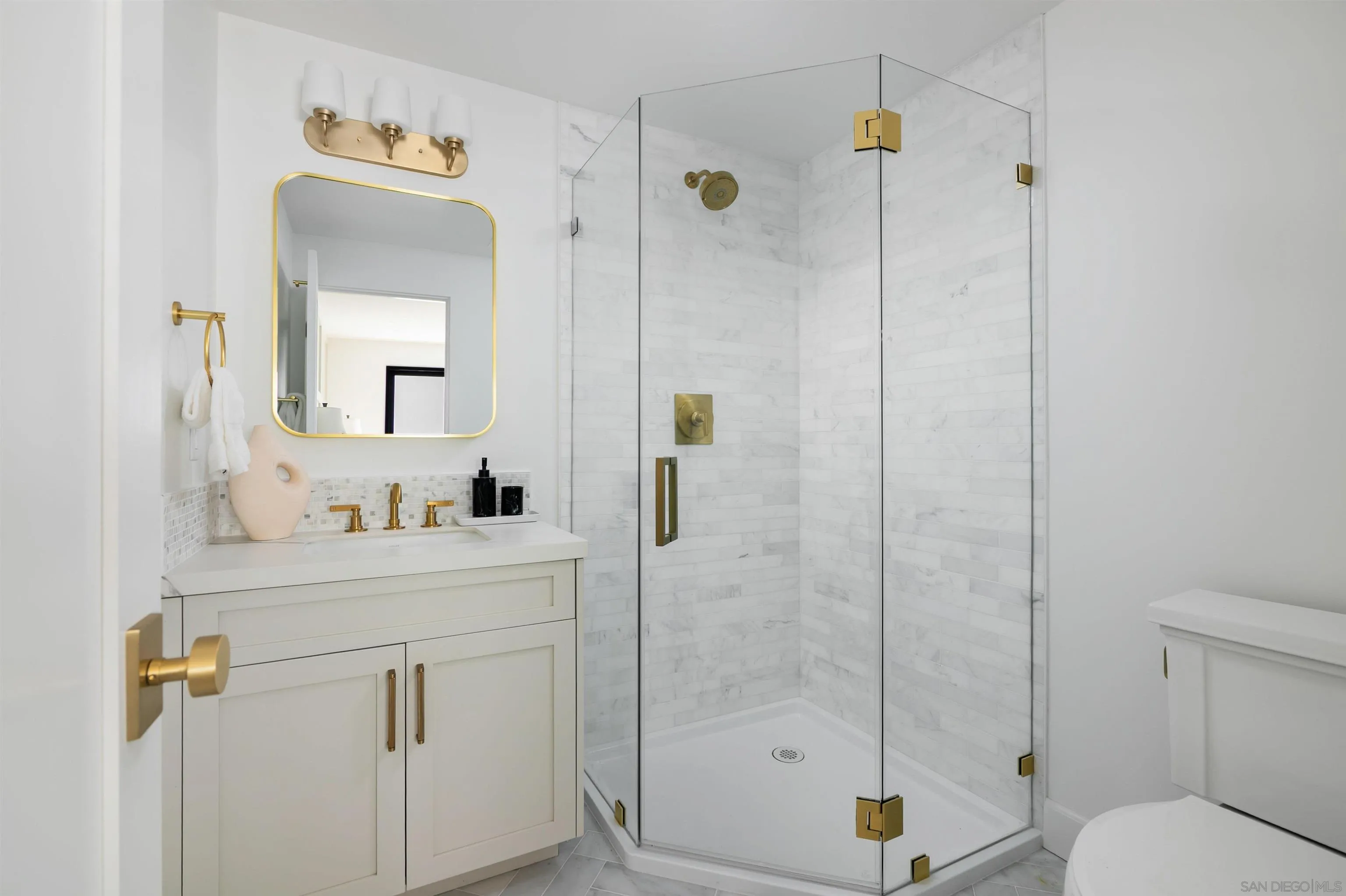 https://cdn.realtyfeed.com/cdn/127/250040790/1bab739a35aaf6d29be922047fecedca.webp