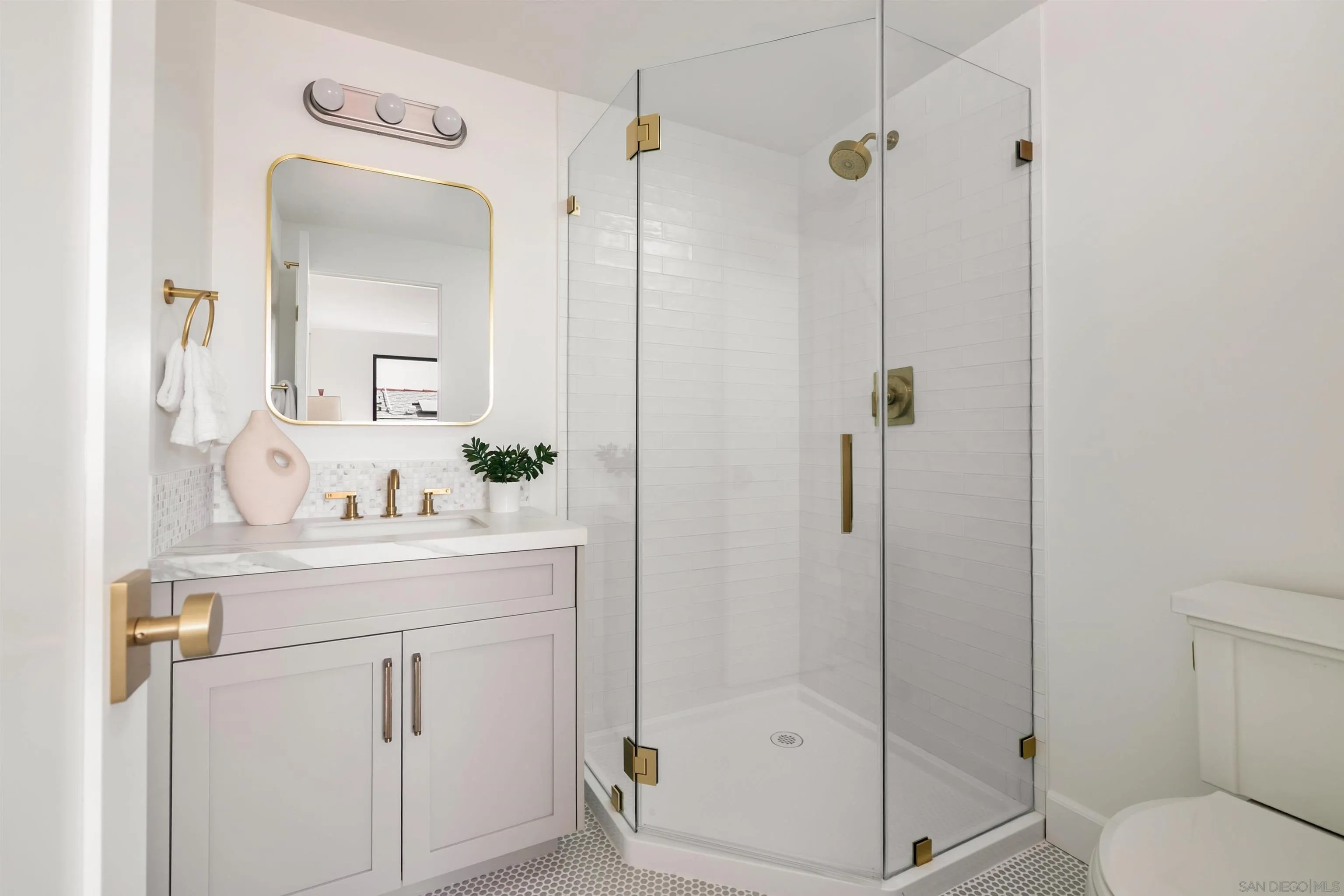 https://cdn.realtyfeed.com/cdn/127/250040790/2a17cb347063059922282d1ab02d9da6.webp