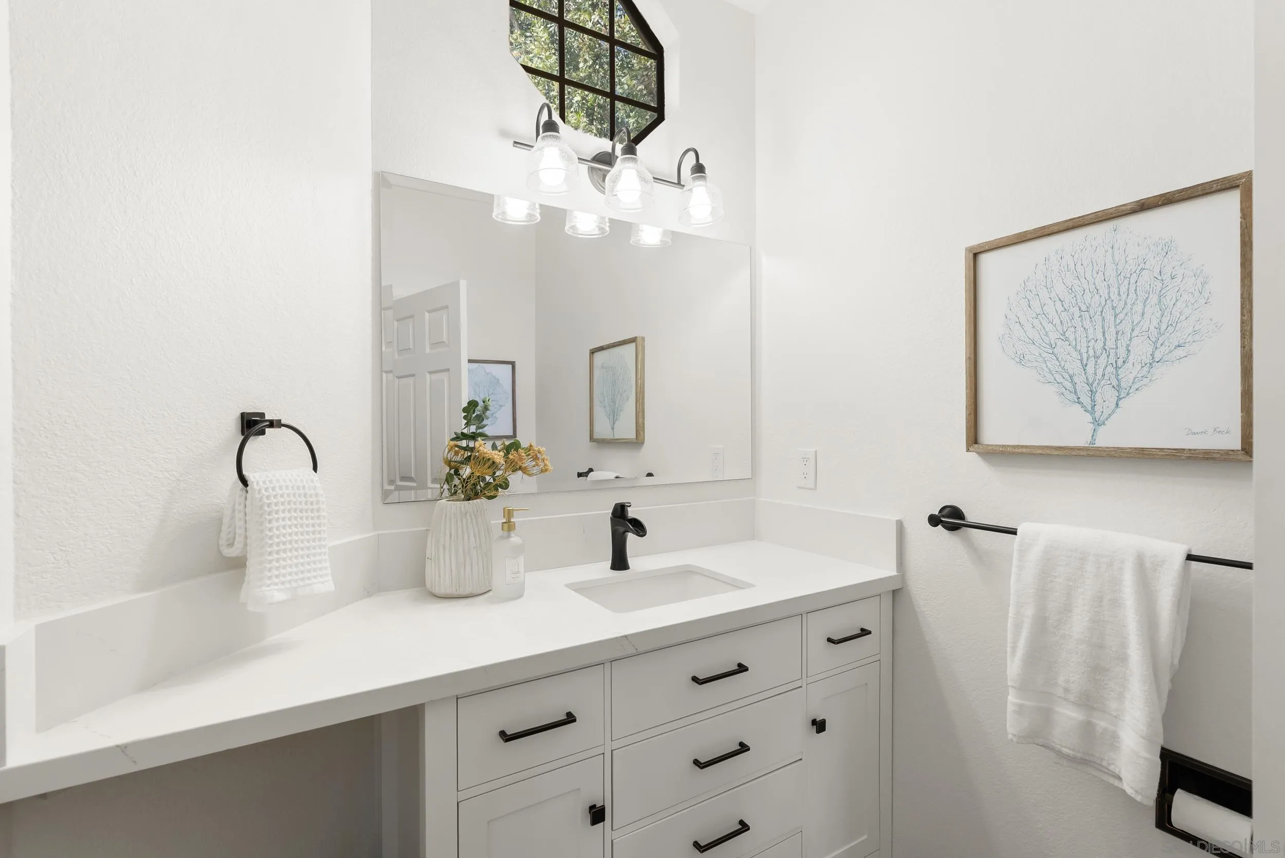 https://cdn.realtyfeed.com/cdn/127/250040792/1bea81e7574dad4ed5cde6167d7bed79.webp