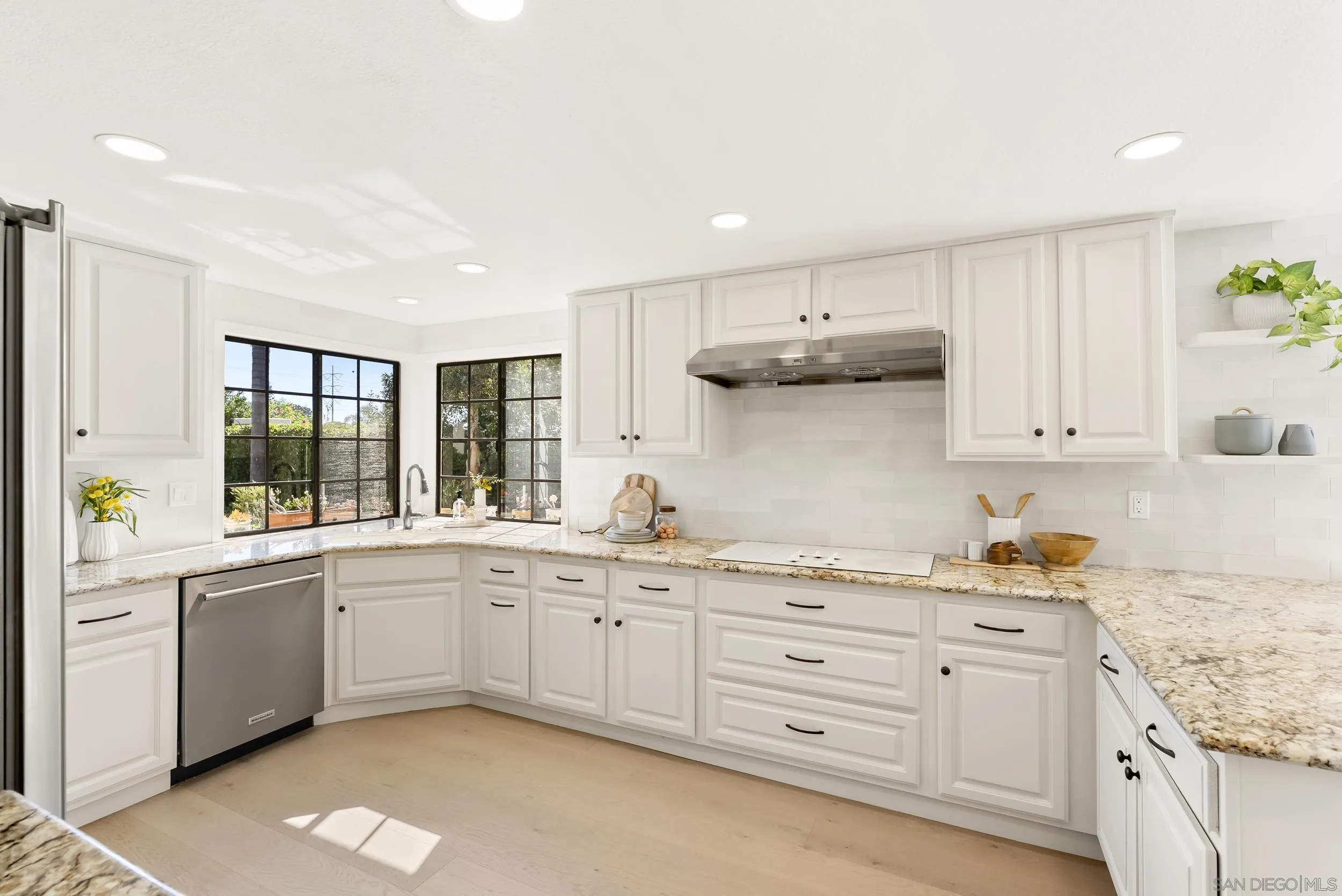 https://cdn.realtyfeed.com/cdn/127/250040792/ec62bdd17f27f9db75441ffb5475531f.webp