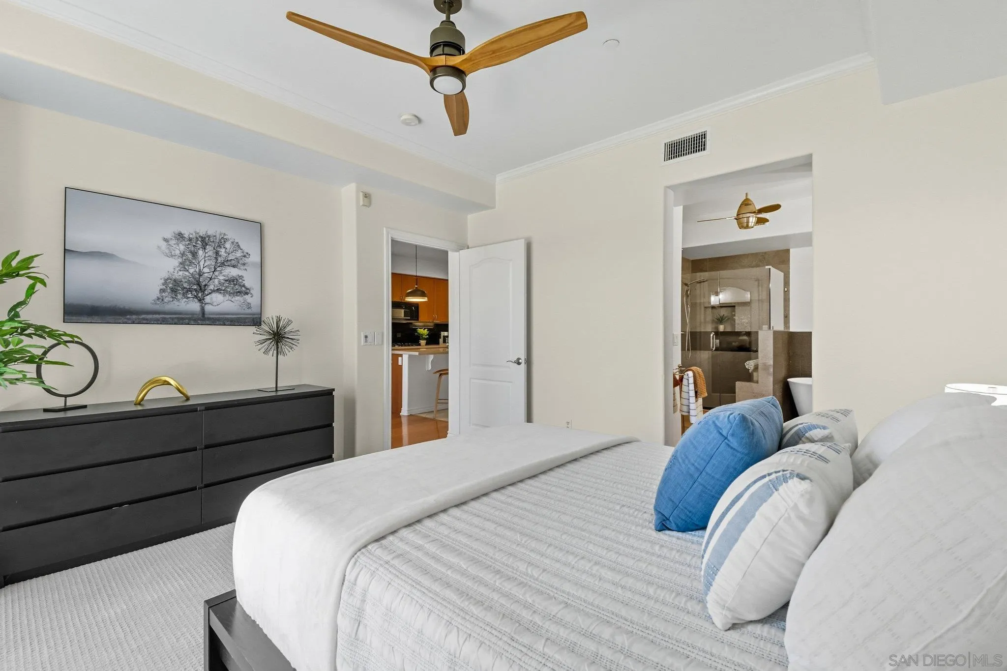 https://cdn.realtyfeed.com/cdn/127/250040796/b88ec63d9b1510c5cc4be2d7ae54fb2c.webp