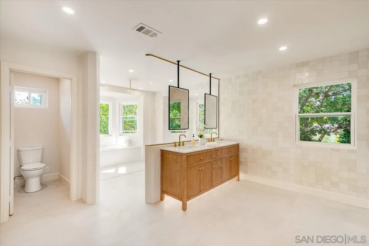 https://cdn.realtyfeed.com/cdn/127/250040803/098cf41021df50d9ecbbe1bcb20f5b07.webp
