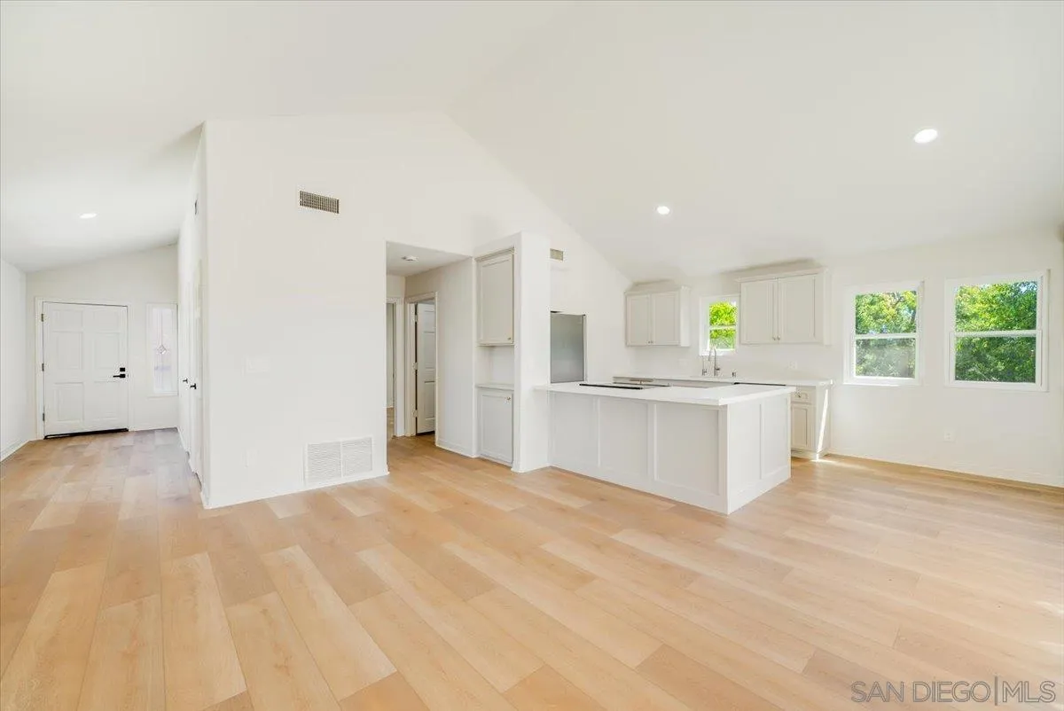 https://cdn.realtyfeed.com/cdn/127/250040803/5dee0d3b0f20b84aa74df85e5d0ccc66.webp