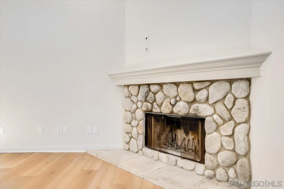 https://cdn.realtyfeed.com/cdn/127/250040803/81f44947d47b8b21171c5d6550d8d802.webp