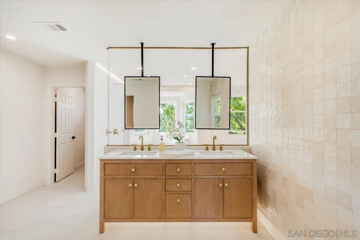 https://cdn.realtyfeed.com/cdn/127/250040803/8ada82bc554c9beeea879d4d40fc97f5.webp